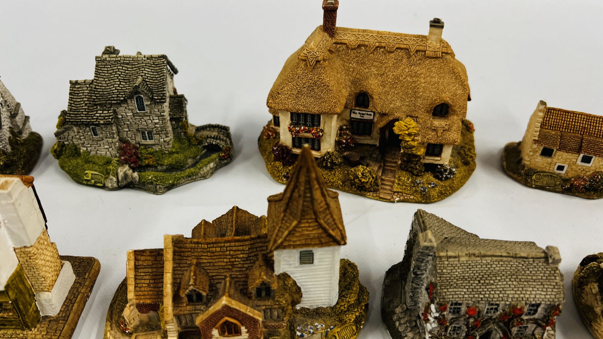 A COLLECTION OF 13 LILLIPUT LANE COTTAGES, SOME HAVING DEEDS ALONG WITH LILLLIPUT LANE BOOKLETS. - Bild 10 aus 13