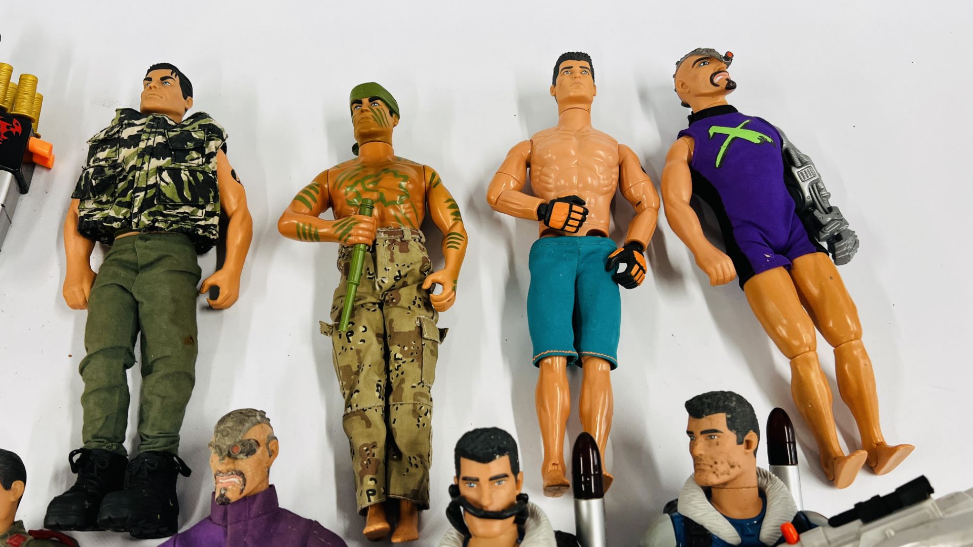 A BOX CONTAINING A GROUP OF 16 ASSORTED ACTION MAN FIGURES IN VARIOUS OUTFITS. - Image 3 of 8