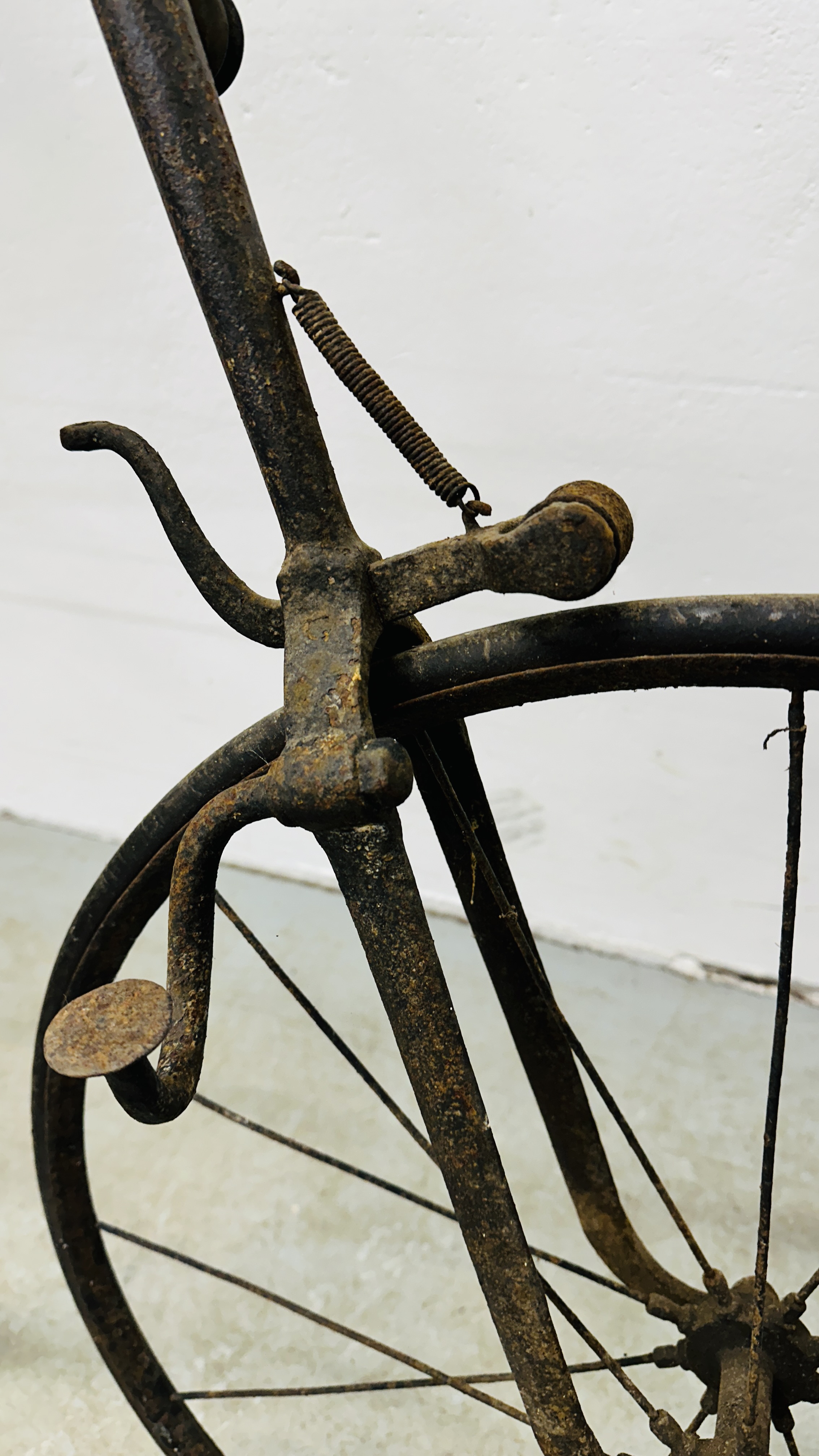 AN ANTIQUE PENNY FARTHING / HIGH WHEEL BICYCLE, HEIGHT 147CM, FRONT WHEEL RIM 119CM. - Image 11 of 20