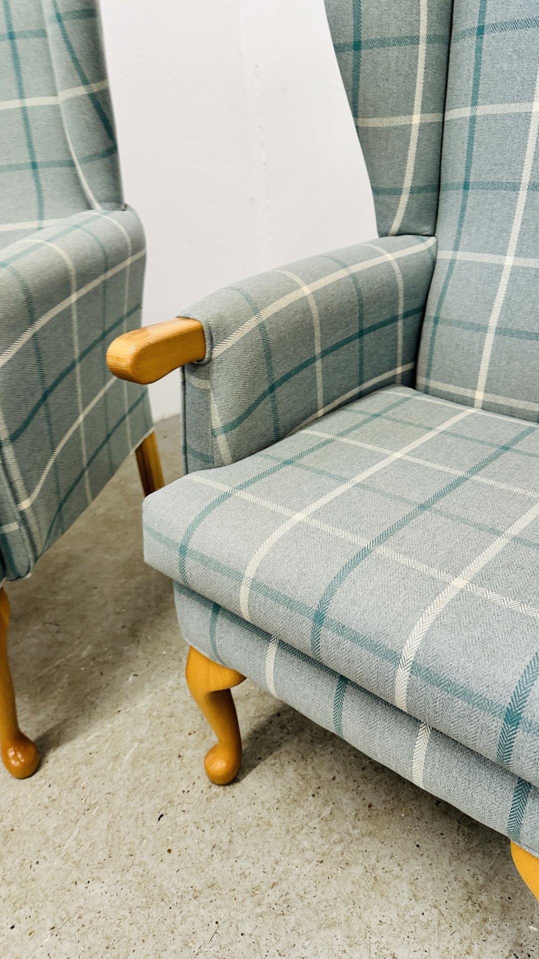 A HIS & HERS SET OF MODERN BLUE CHECKERED UPHOLSTERED BEECH WOOD WING BACK CHAIRS. - Bild 7 aus 17