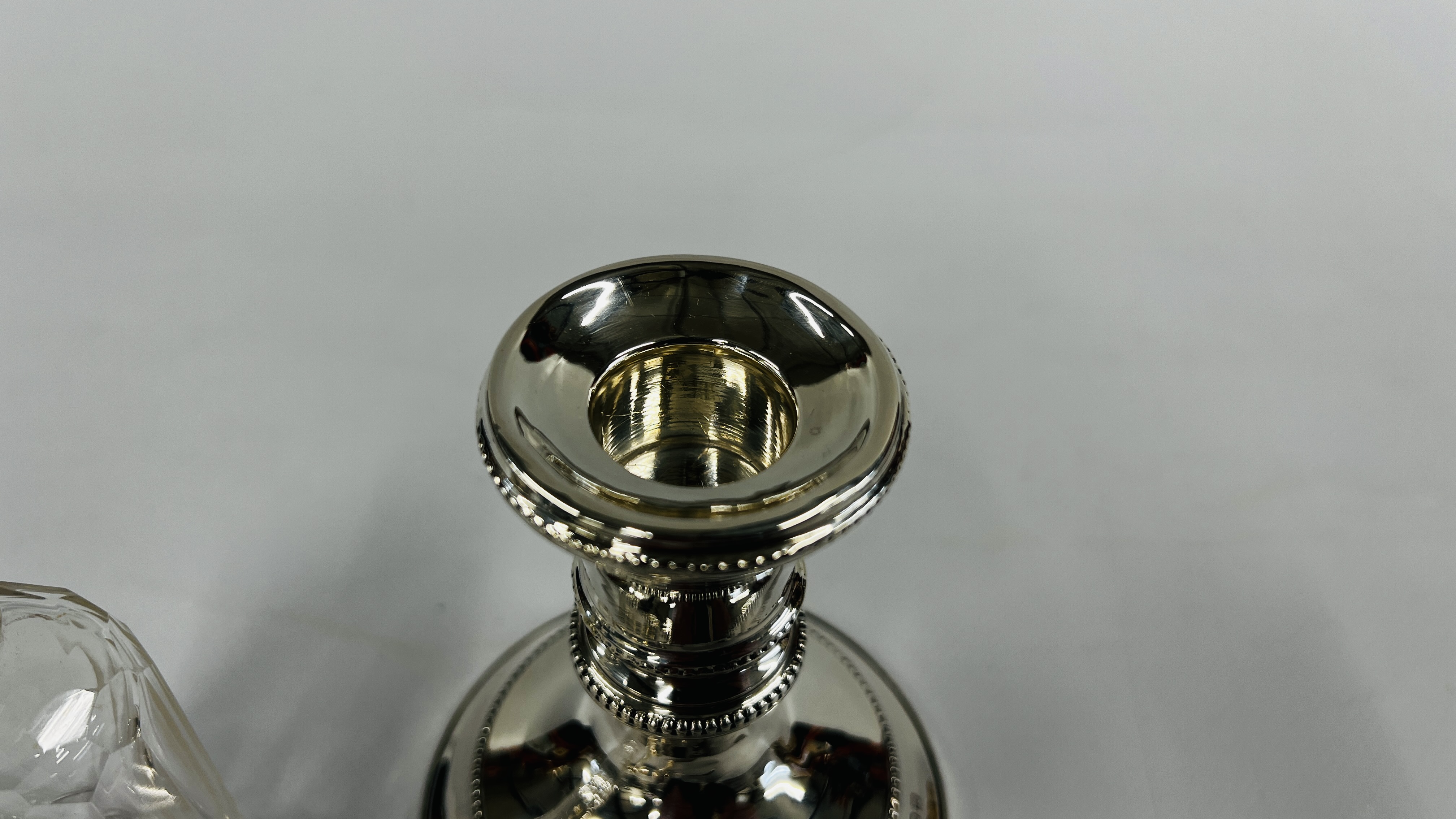 A SILVER SQUAT CANDLESTICK LONDON ASSAY (FILLED) H 8. - Image 3 of 9