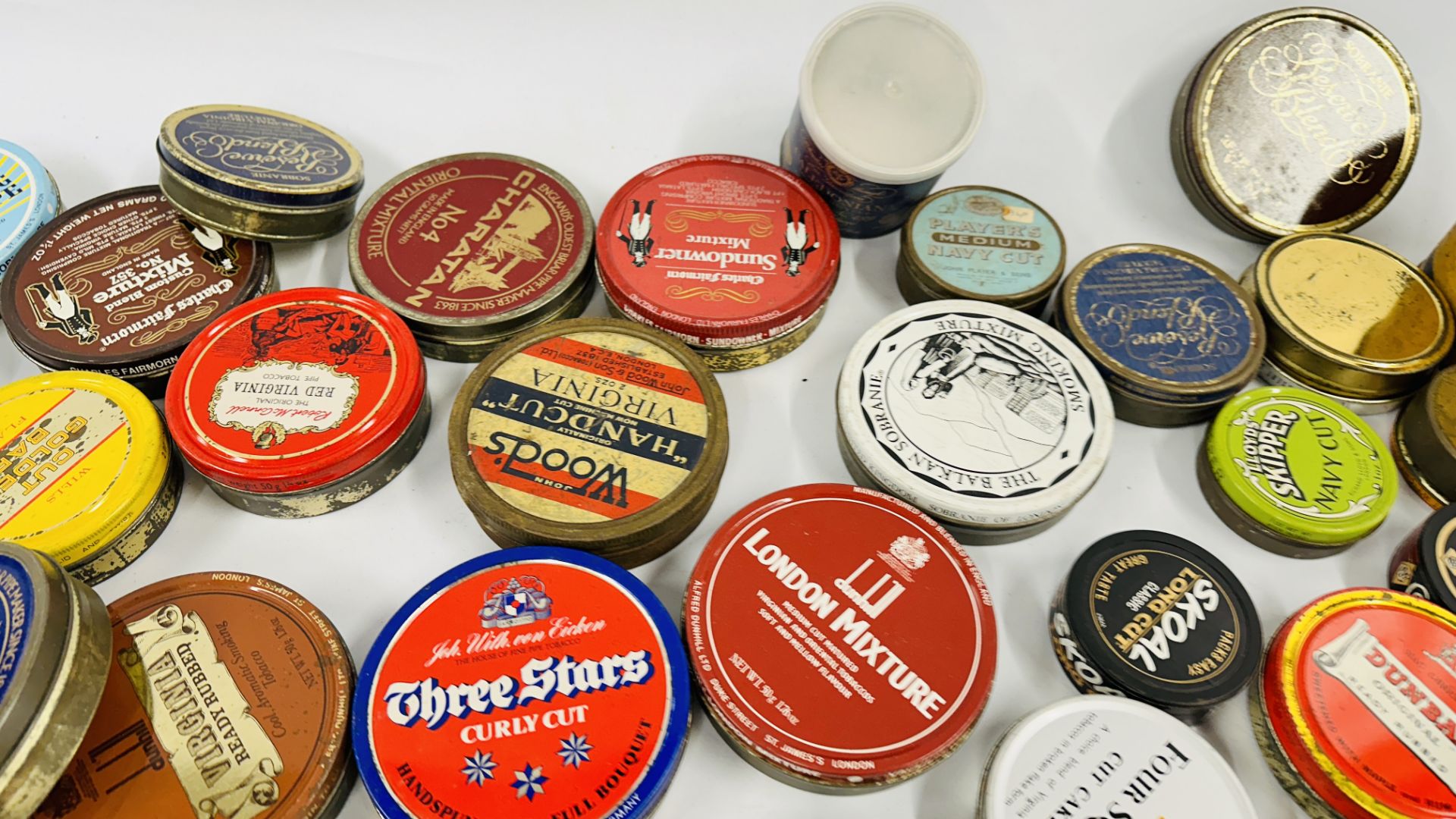 A BOX CONTAINING AN EXTENSIVE COLLECTION OF ASSORTED EMPTY VINTAGE ROUND TOBACCO TINS TO INCLUDE - Image 7 of 12