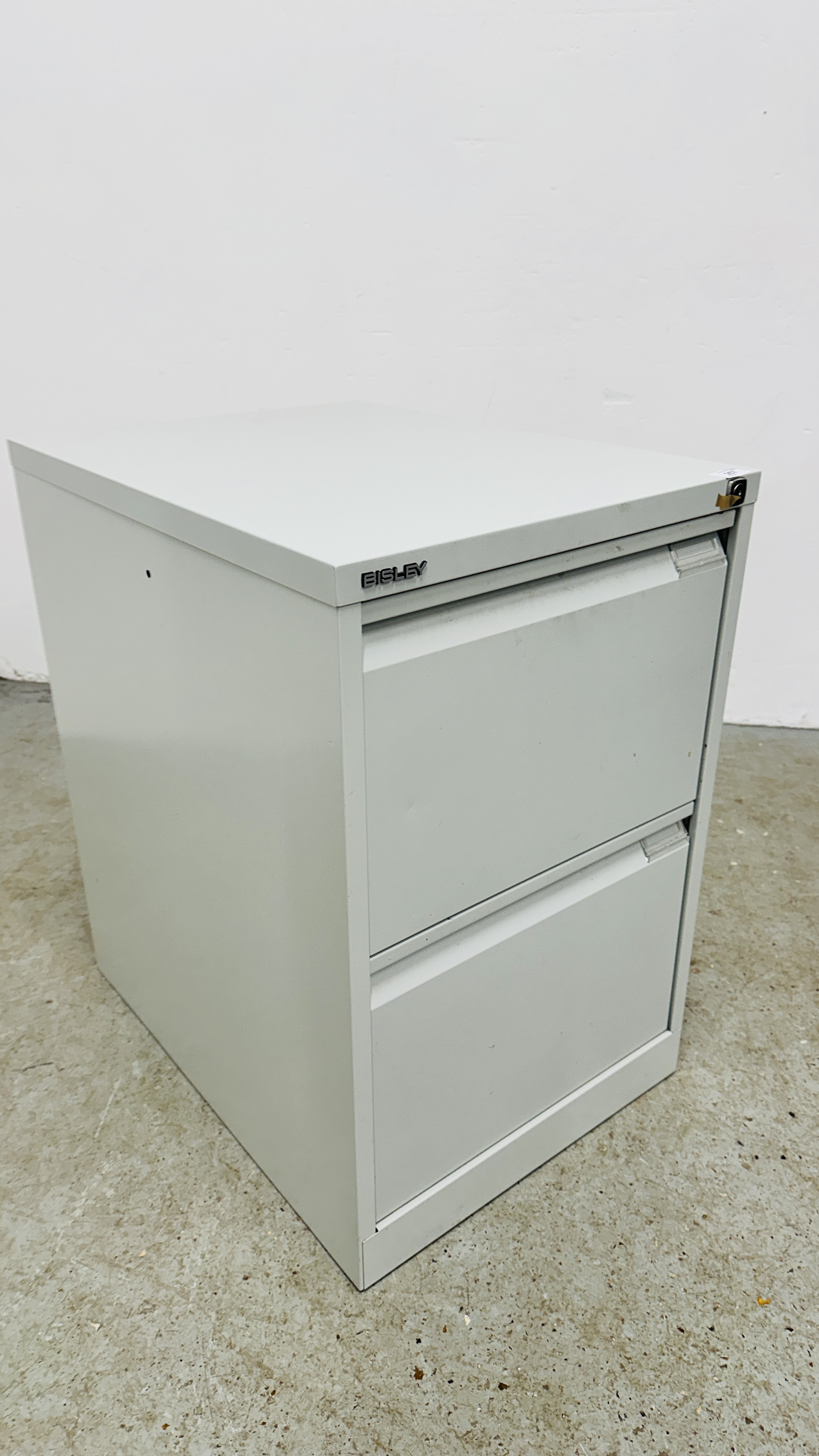 BISLEY STEEL TWO DRAWER FILIING CABINET. - Image 4 of 6