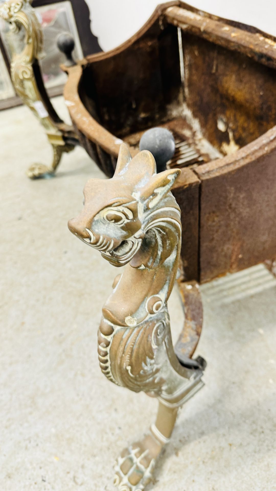 LARGE ANTIQUE CAST IRON FIRE BASKET, THE HEAVY BRASS FORELEGS DETAILED WITH MYTHICAL CREATURES, - Image 3 of 10