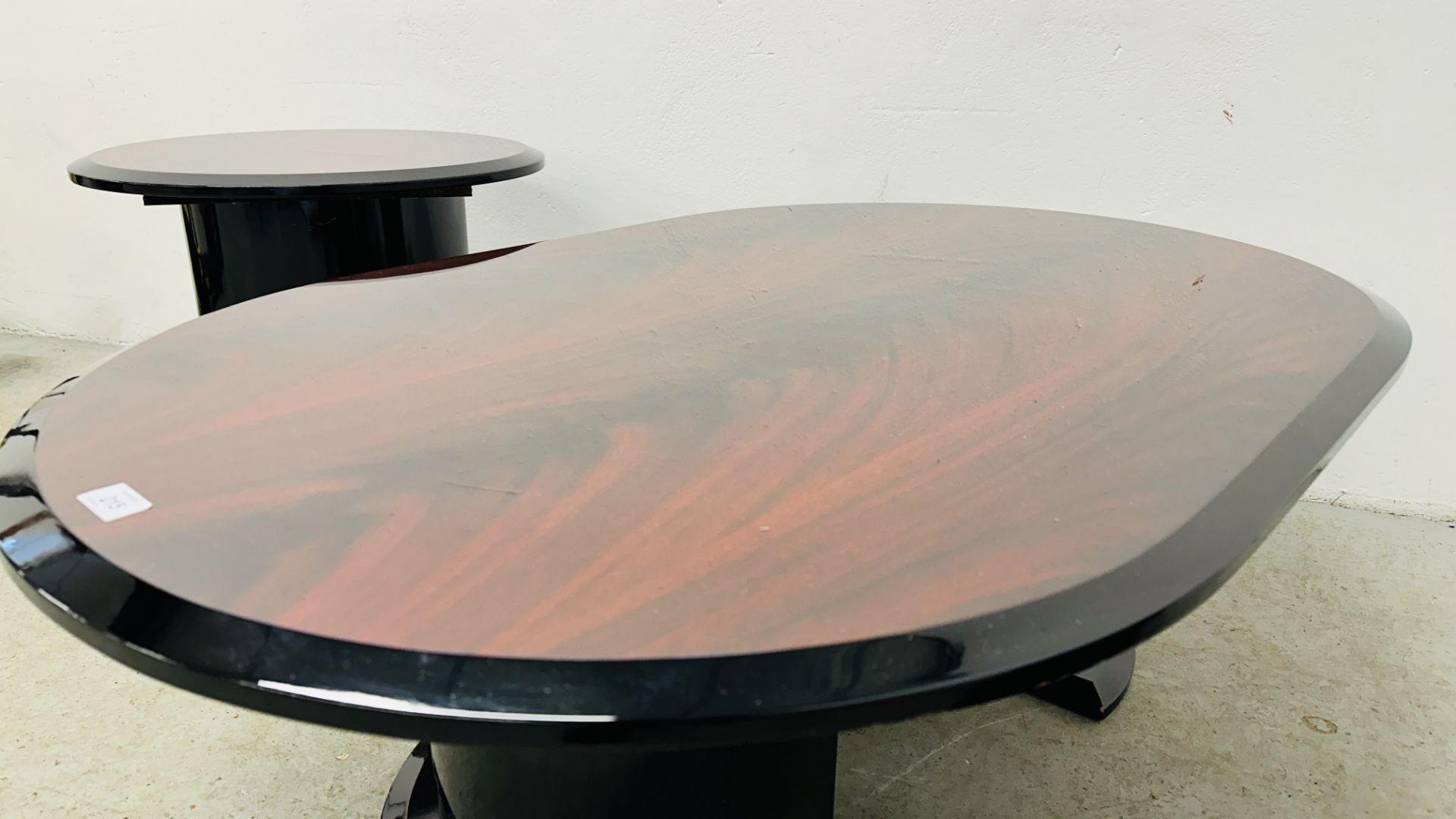 3 MATCHING DESIGN HIGH GLOSS MAHOGANY FINISH COFFEE TABLES INCLUDING A PAIR OF CIRCULAR AND 1 OVAL. - Image 14 of 16