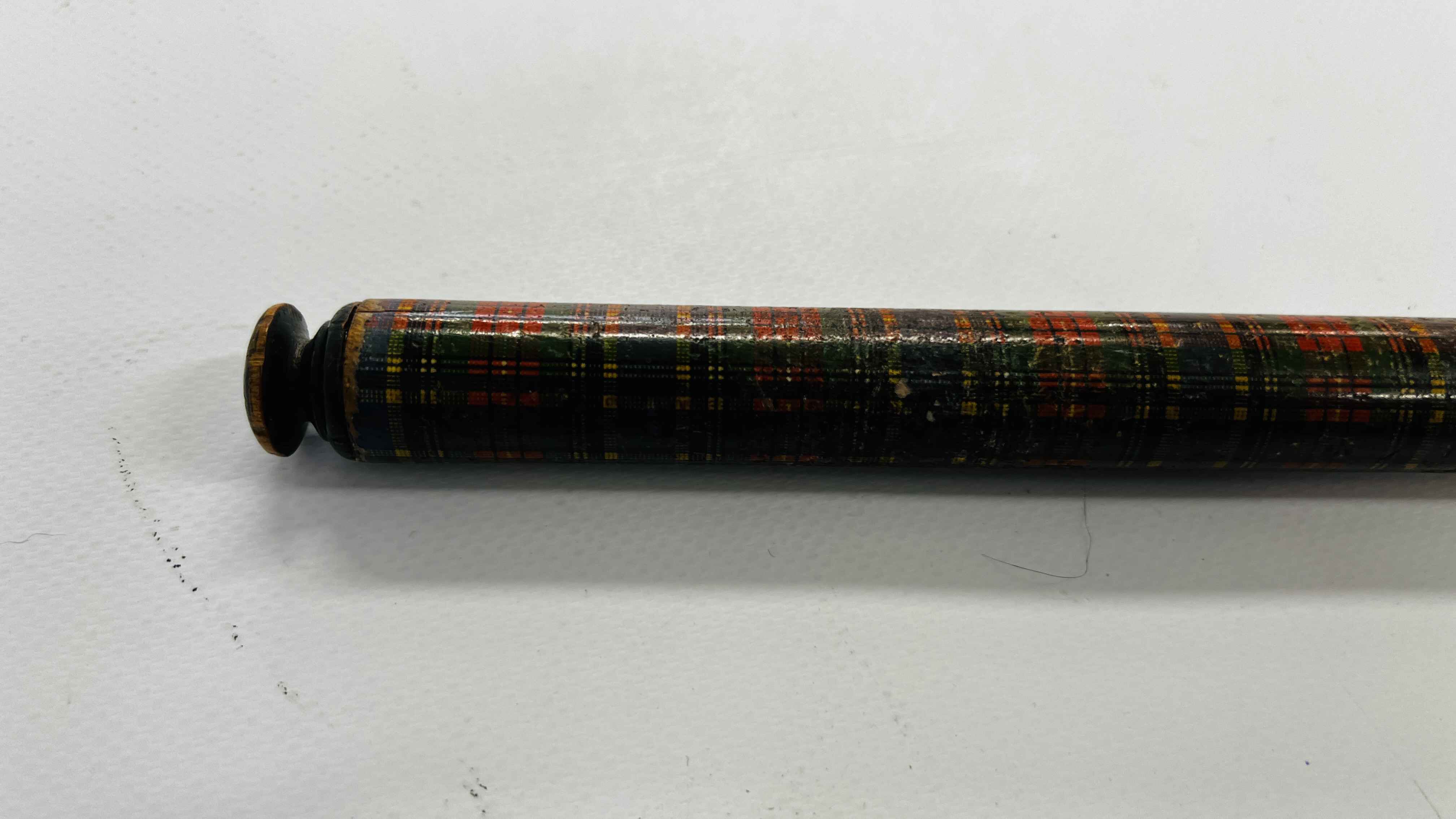 TWO PIECES OF VINTAGE TARTAN WARE TO INCLUDE A RULE AND A TAPE MEASURE. - Image 4 of 6