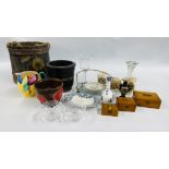 A GROUP OF VINTAGE COLLECTIBLE ITEMS TO INCLUDE 2 WOODEN BUCKETS, WOODEN BOXES, COMMEMORATIVE WARE,