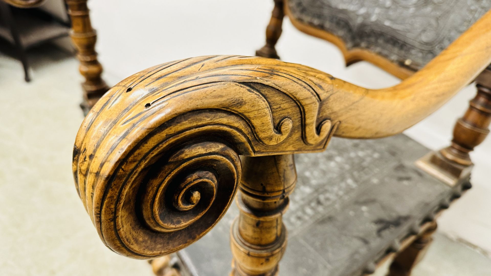 AN IMPRESSIVE SPANISH WALNUT ANTIQUE HIGH BACK ELBOW CHAIR, DETAILED SCROLLED ARMS, - Image 8 of 28