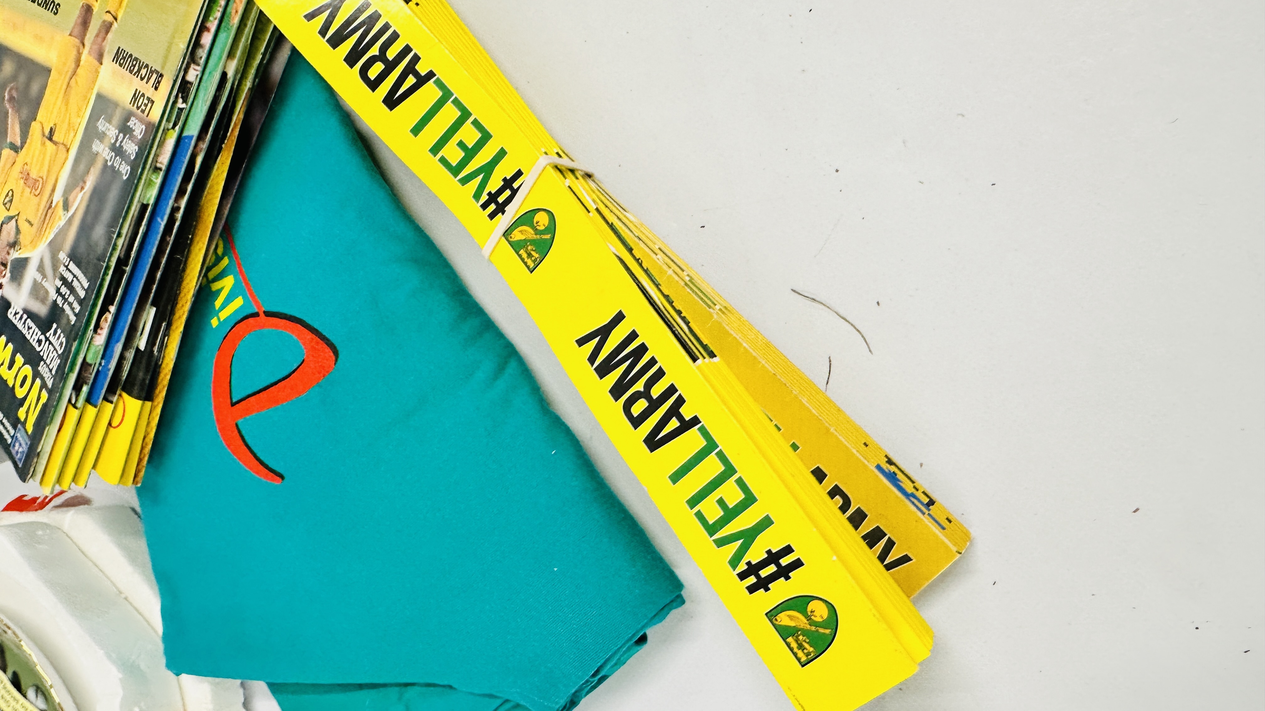 BOX CONTAINING A COLLECTION OF NORWICH CITY FOOTBALL CLUB MEMORABILIA TO INCLUDE PROGRAMMES FROM - Image 10 of 14