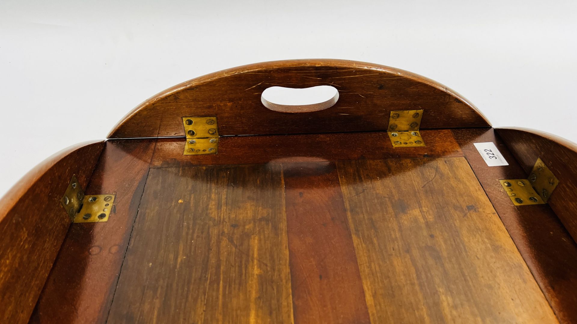 A MAHOGANY BUTLER'S TRAY WITH FOLDING SIDES ON FOLDING STAND TRAY 68 X 42CM. - Bild 12 aus 16