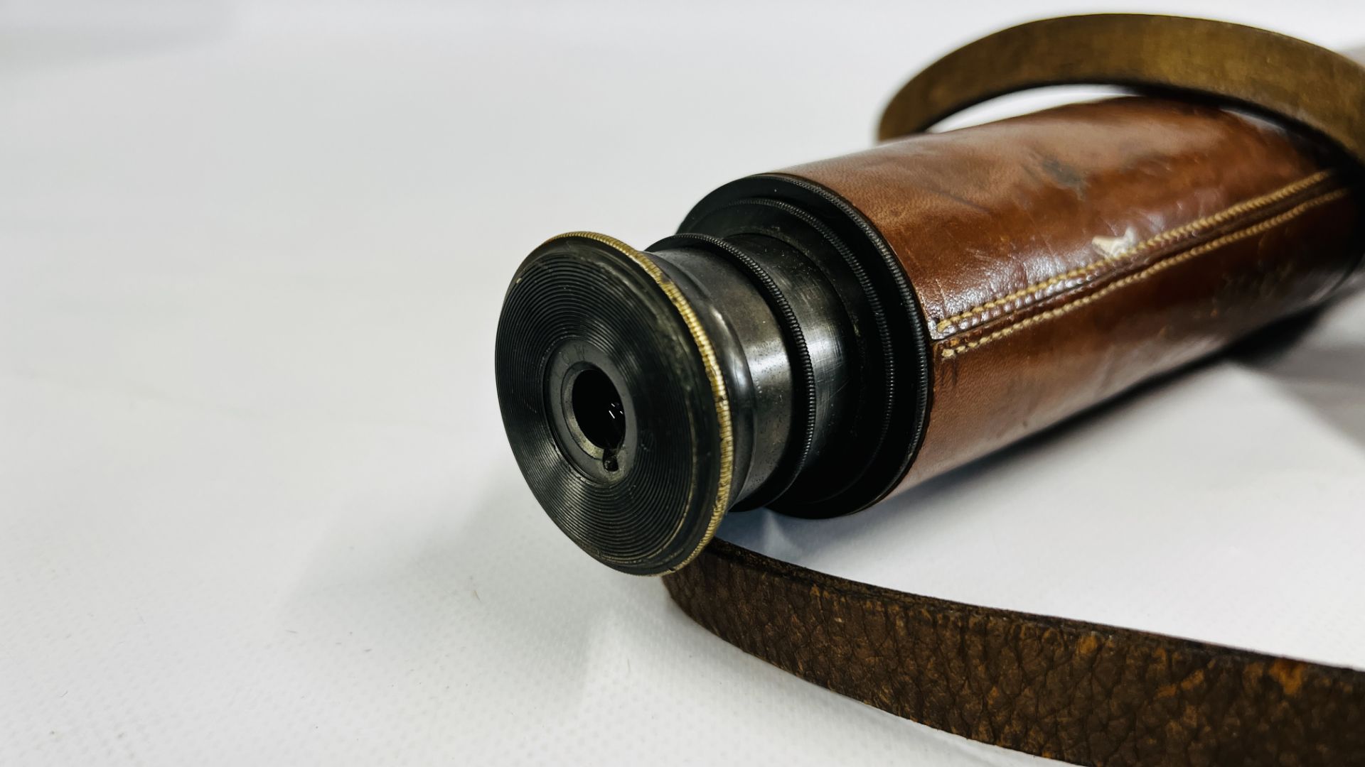 A FIRST WORLD WAR THREE DRAWER TELESCOPE WITH LEATHER COVERING BY W. OTTWAY & Co LTD EALING TEL. - Image 9 of 12