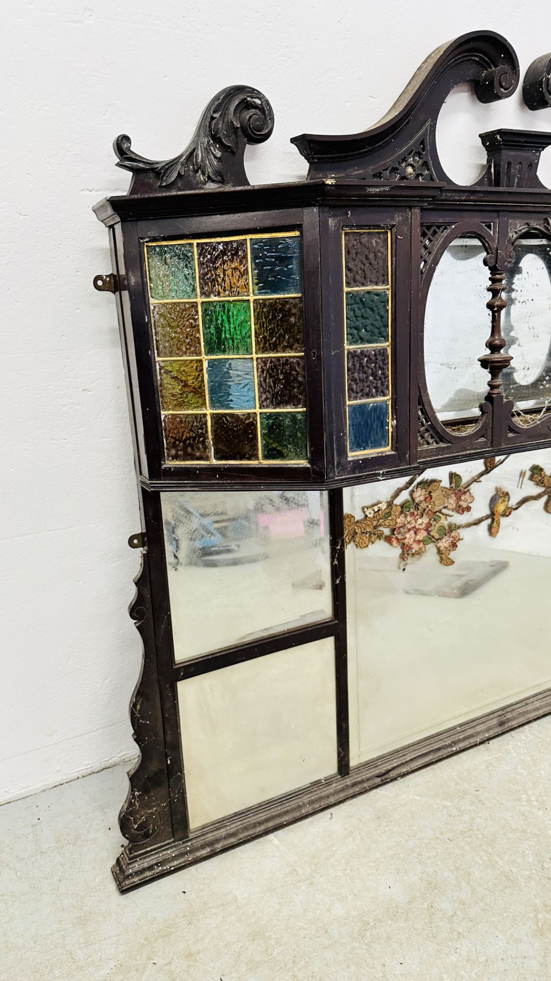 ORNATE MIRRORED OAK DRESSER UPSTAND WITH STAINED GLASS PANEL DETAIL FOR RESTORATION, - Image 3 of 10