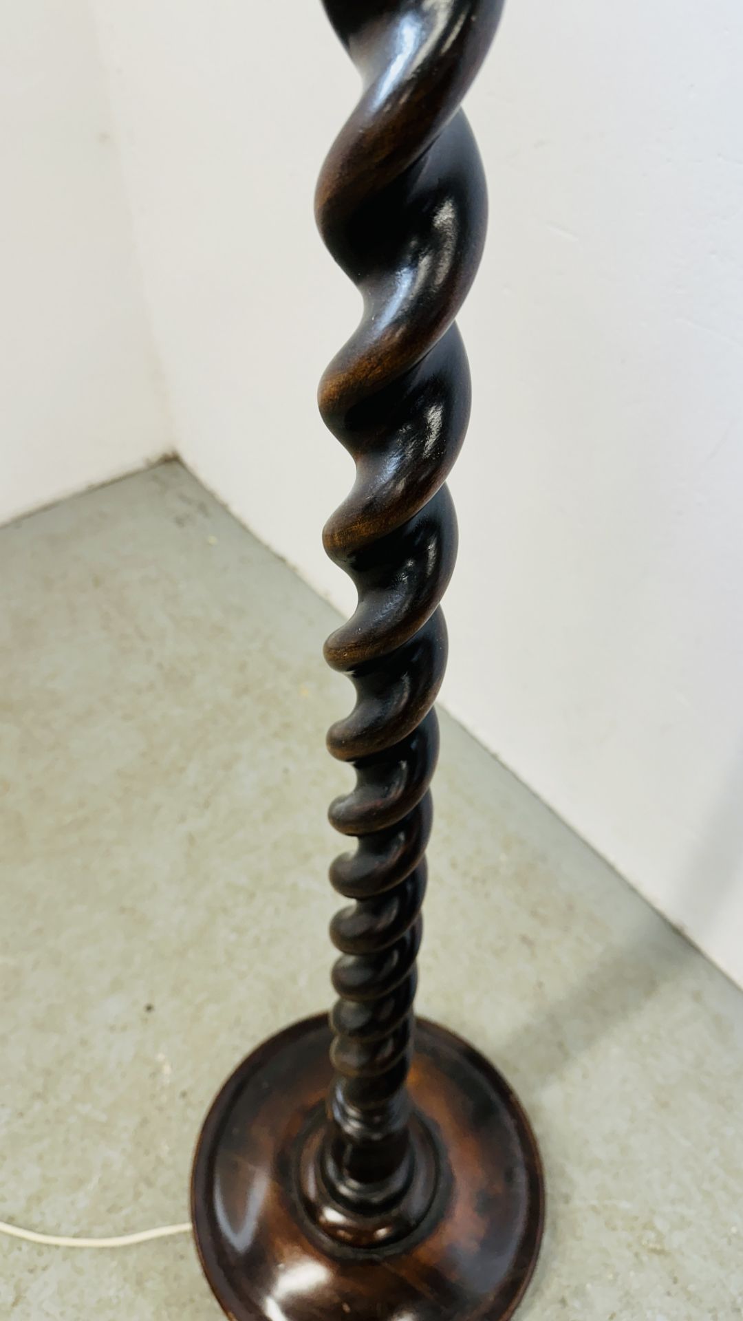 ANTIQUE BARLEY TWIST STANDARD LAMP (WIRE REMOVED) - SOLD AS SEEN. - Image 4 of 5