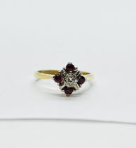 AN ELEGANT 18CT GOLD DIAMOND & RUBY SET RING.