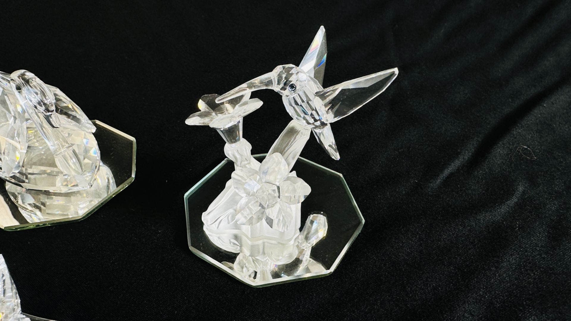 A GROUP OF 4 BOXED SWAROVSKI COLLECTIBLE ORNAMENTS TO INCLUDE ROSE (174956), HUMMINGBIRD (166184), - Image 3 of 9