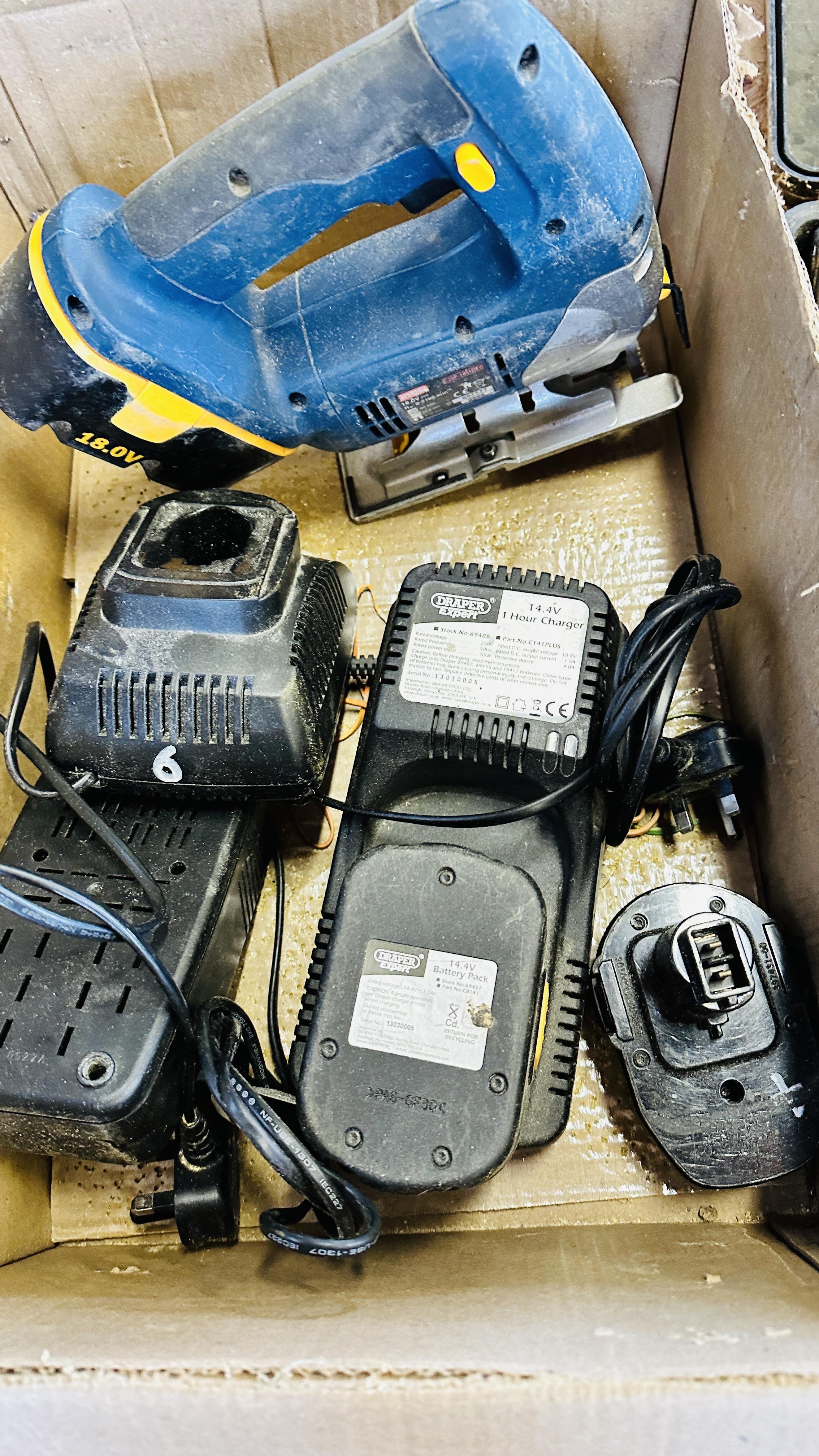 A GROUP OF CORDLESS POWER TOOLS WITH CHARGERS TO INCLUDE BOSCH 18 VOLT DRILL, DEWALT DRILL X 2, - Image 5 of 5