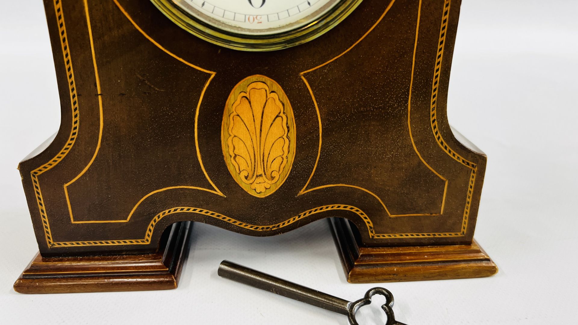 AN EDWARDIAN INLAID MANTEL CLOCK & KEY H 21CM. - Image 3 of 8