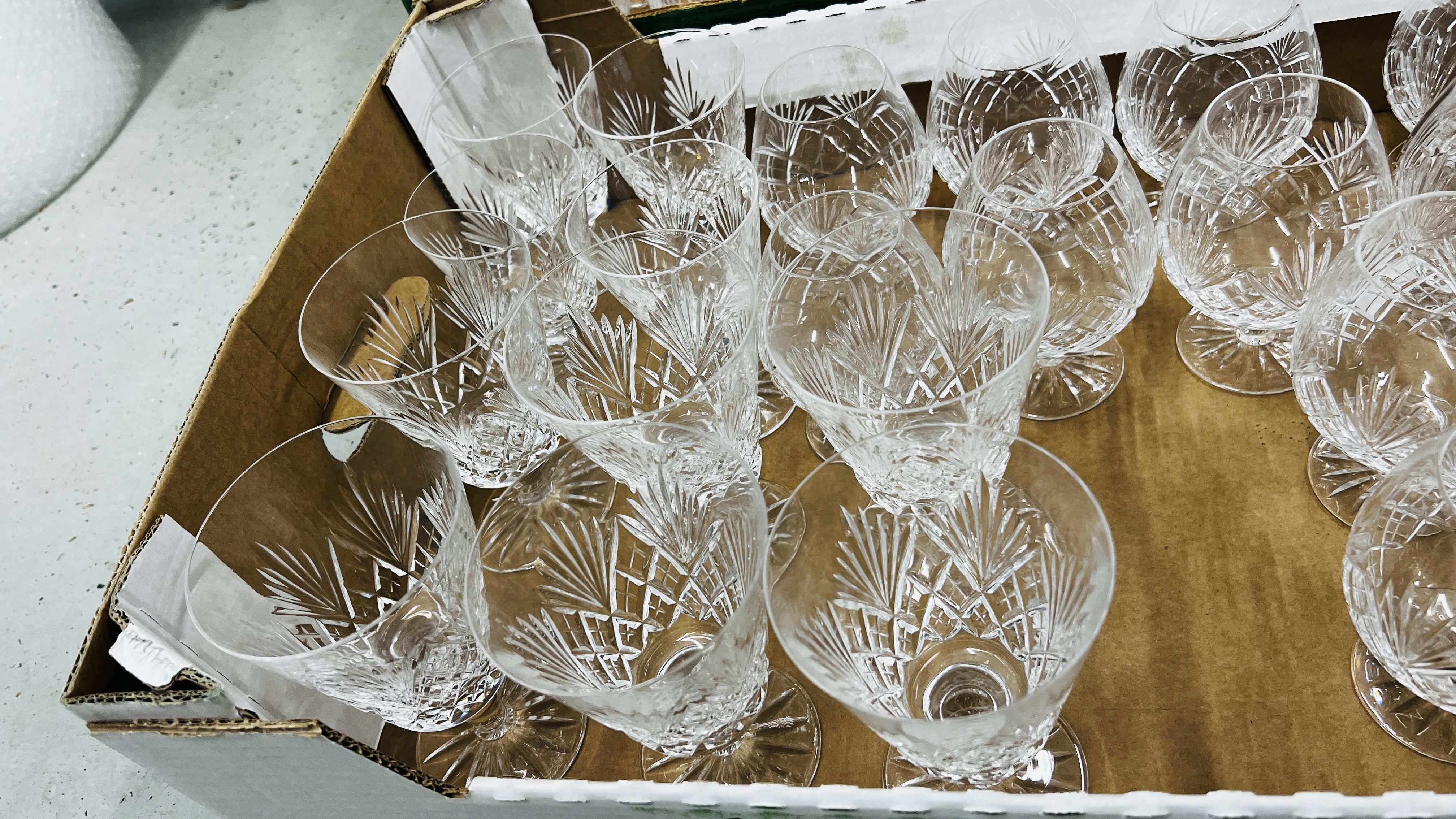 A QUANTITY GOOD QUALITY GLASSWARE INCLUDING MANY SETS, TUMBLERS, BRANDYS, FLUTES, SHERRY ETC. - Image 5 of 7