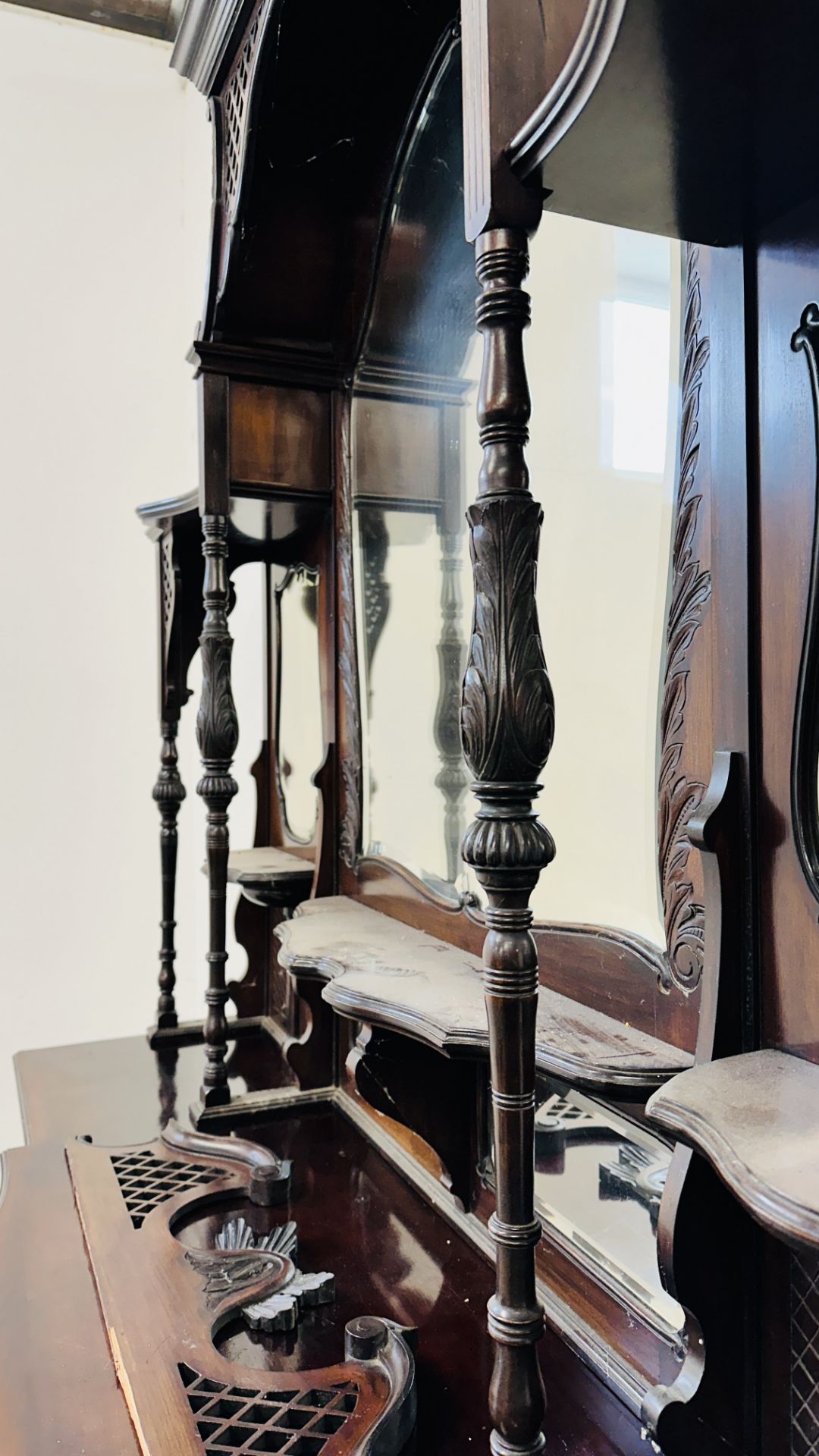 AN ORNATE VICTORIAN MAHOGANY MIRROR BACK DRESSER A/F CONDITION, W 138CM X D 40CM X H 232CM. - Bild 10 aus 15