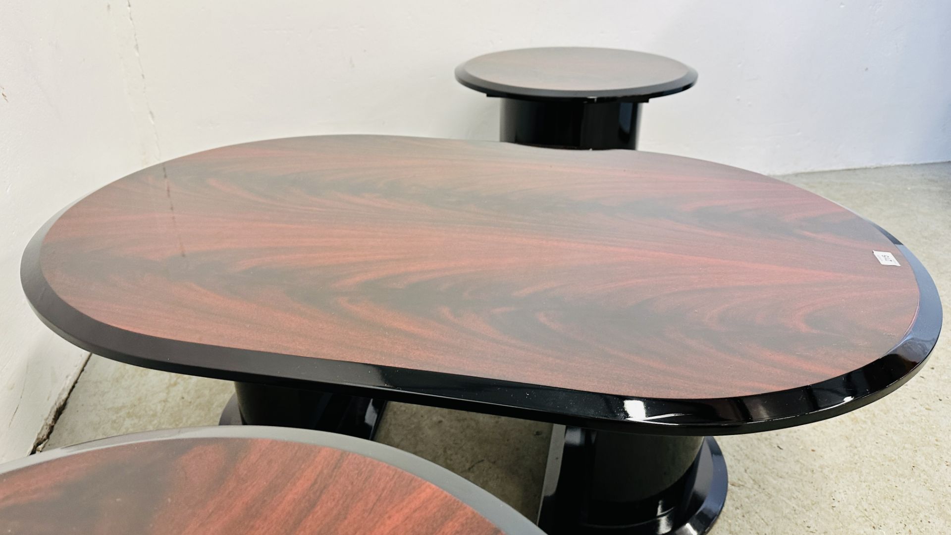 3 MATCHING DESIGN HIGH GLOSS MAHOGANY FINISH COFFEE TABLES INCLUDING A PAIR OF CIRCULAR AND 1 OVAL. - Image 8 of 16