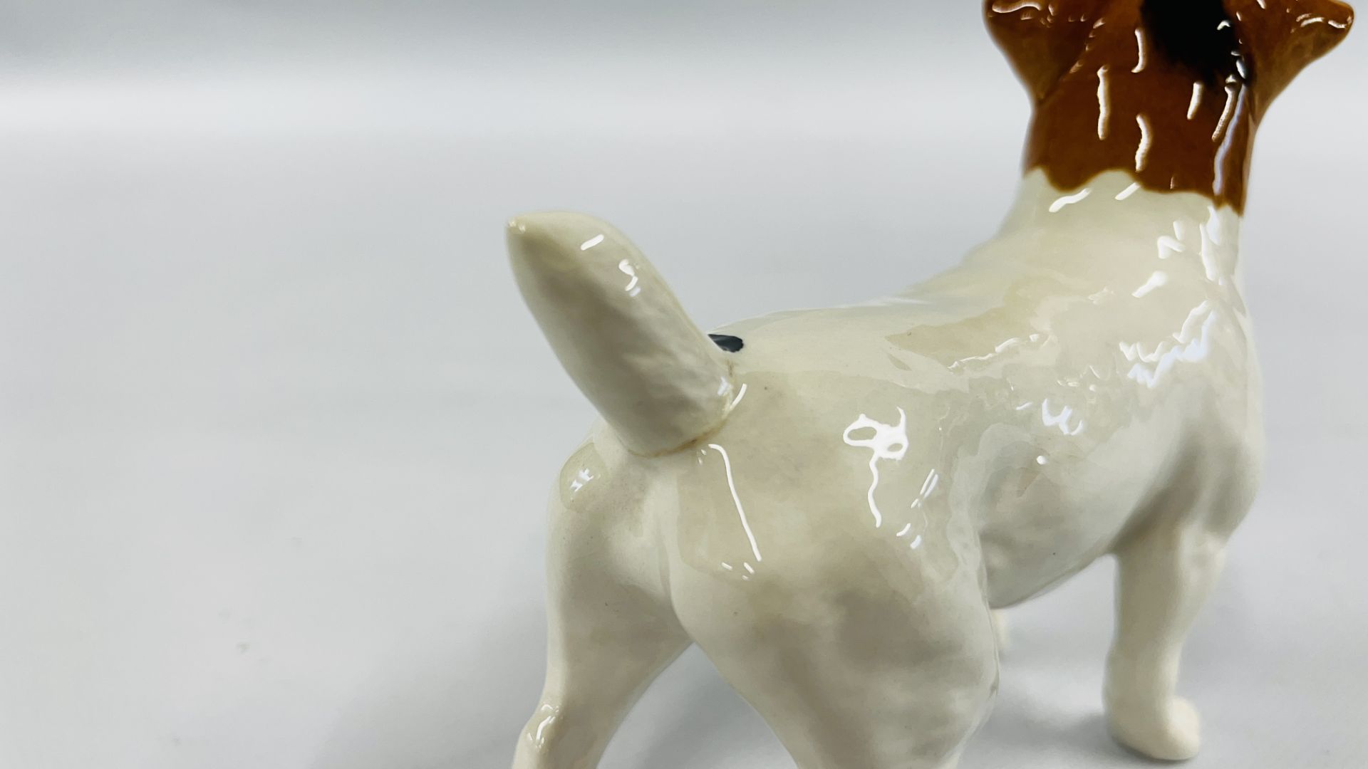 A BESWICK MODEL OF A JACK RUSSELL TERRIER L 15.5CM X H 11. - Image 7 of 14