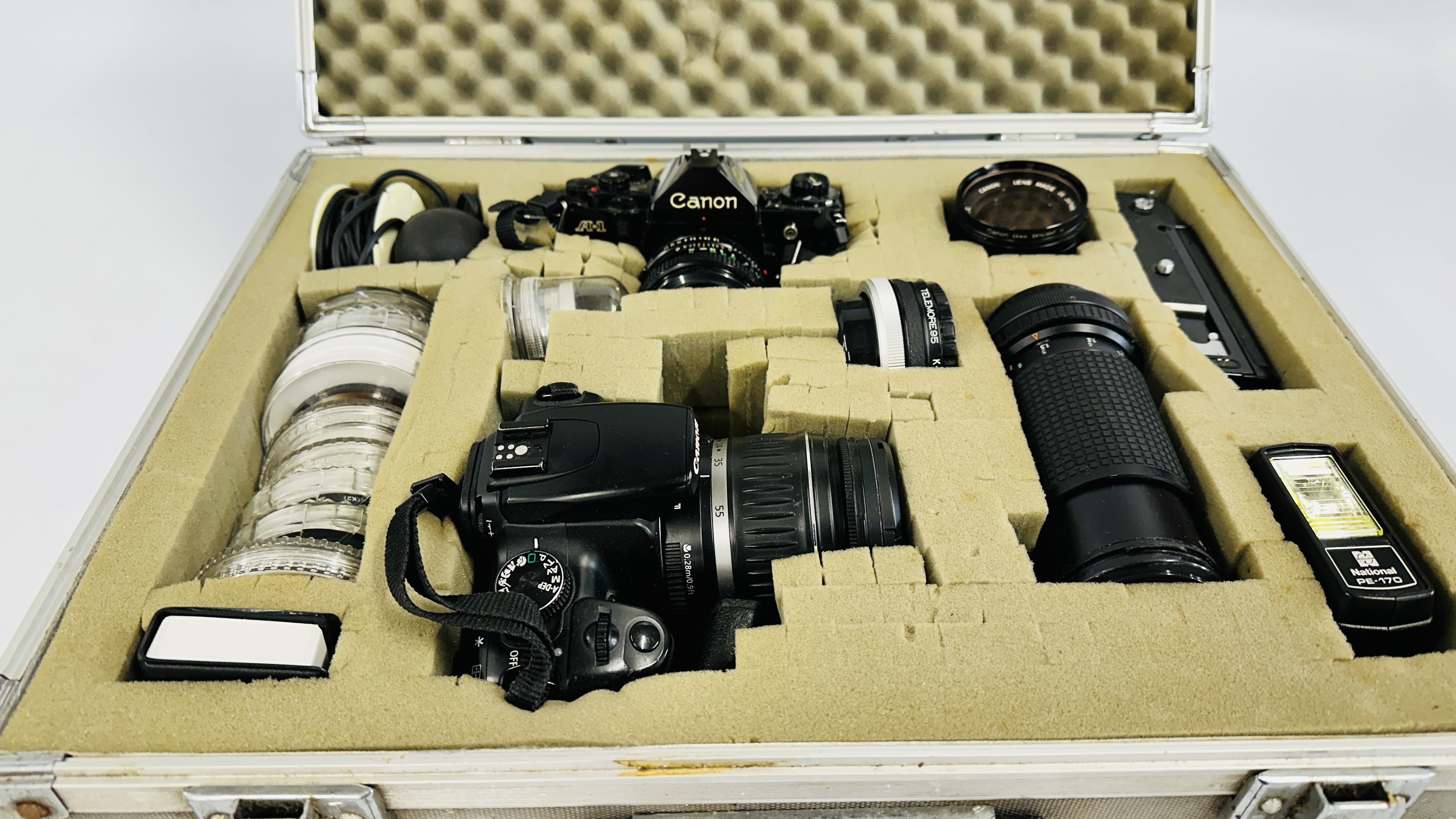 A FLIGHT CASE CONTAINING CAMERA'S TO INCLUDE CANON EOS, CANON A-1, 80-200 H07A LENS, CANON 135MM 1. - Image 2 of 7