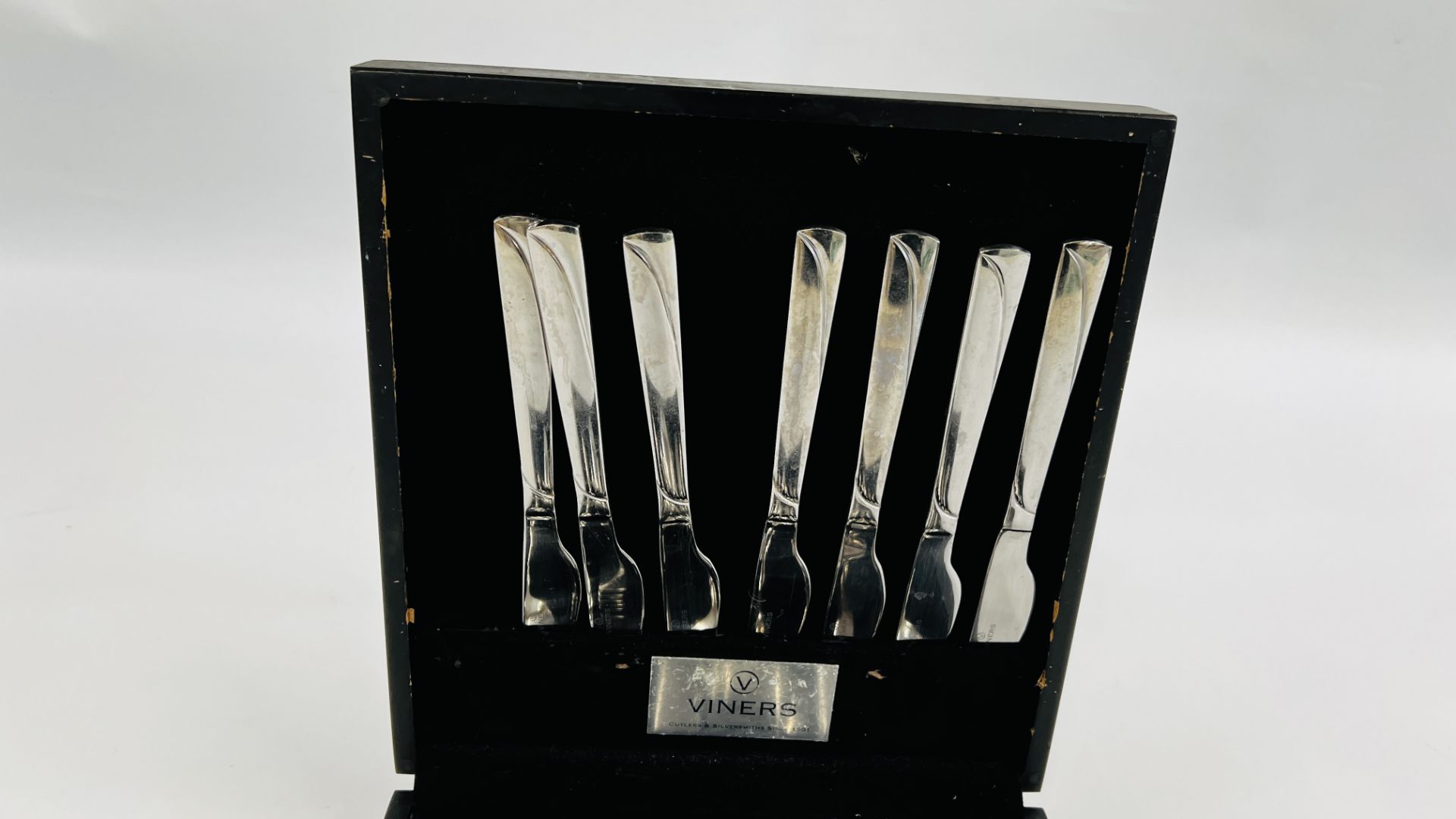 A PART CANTEEN OF VINERS STAINLESS STEEL CUTLERY - APPROX 39 PIECES. - Image 2 of 4