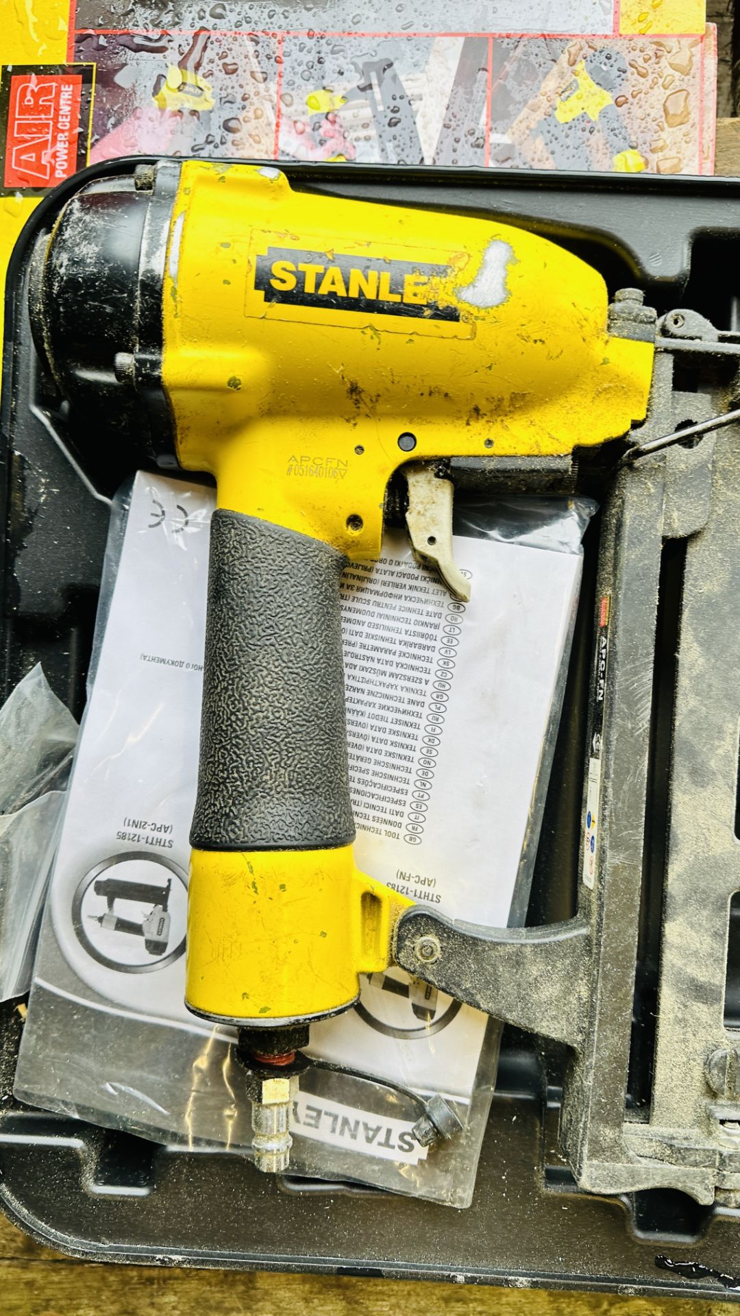 2 X STANLEY AIR DRIVEN NAIL GUNS. THIS LOT IS SUBJECT TO VAT ON HAMMER PRICE. - Image 4 of 5