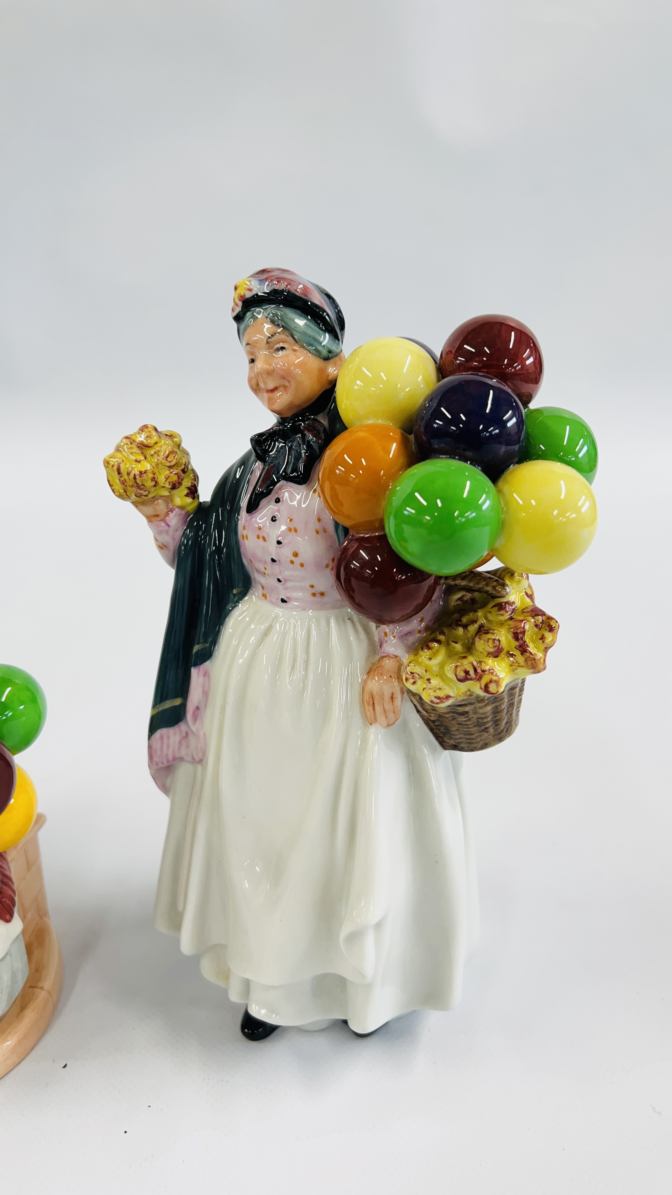 A GROUP OF 4 ROYAL DOULTON BALLOON SELLERS FIGURES INCLUDING THE BALLOON MAN, BALLOON BOY, - Image 2 of 13