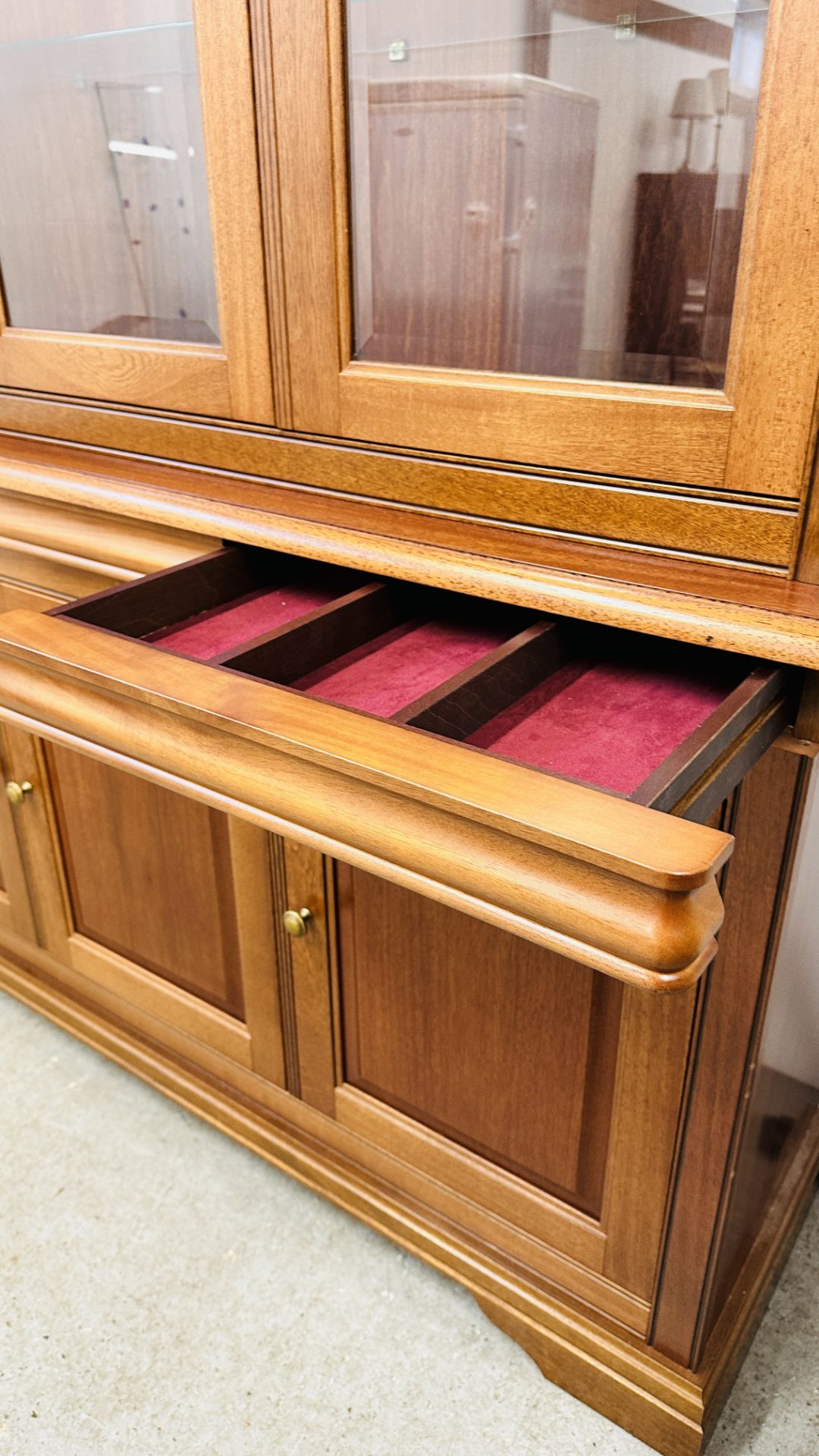 A GOOD QUALITY G PLAN CHERRY WOOD FINISH SIDEBOARD WITH SHELVED GLAZED TOP, - Image 14 of 21