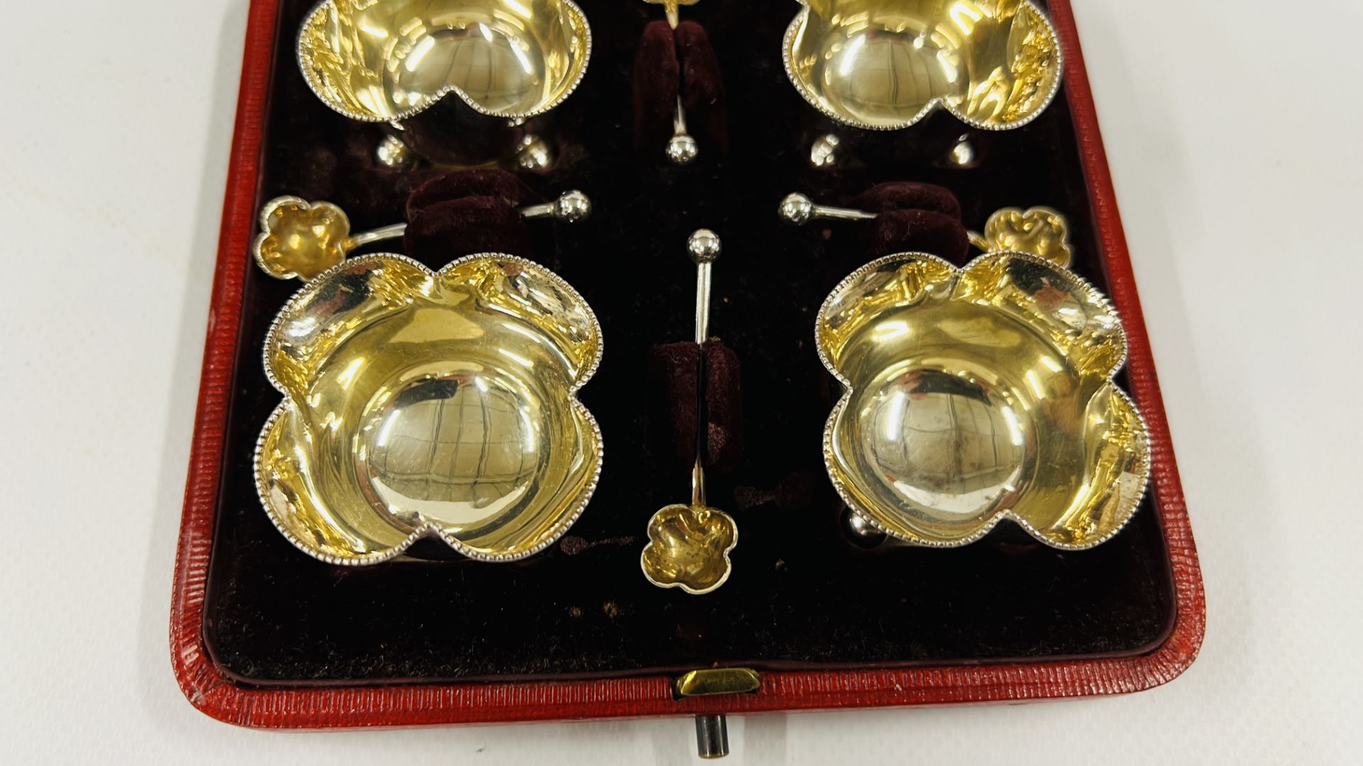 CASED SET OF FOUR VICTORIAN SILVER SALTS WITH SPOONS LONDON 1897 MAKER WOLFSKY & Co LTD. - Image 4 of 9