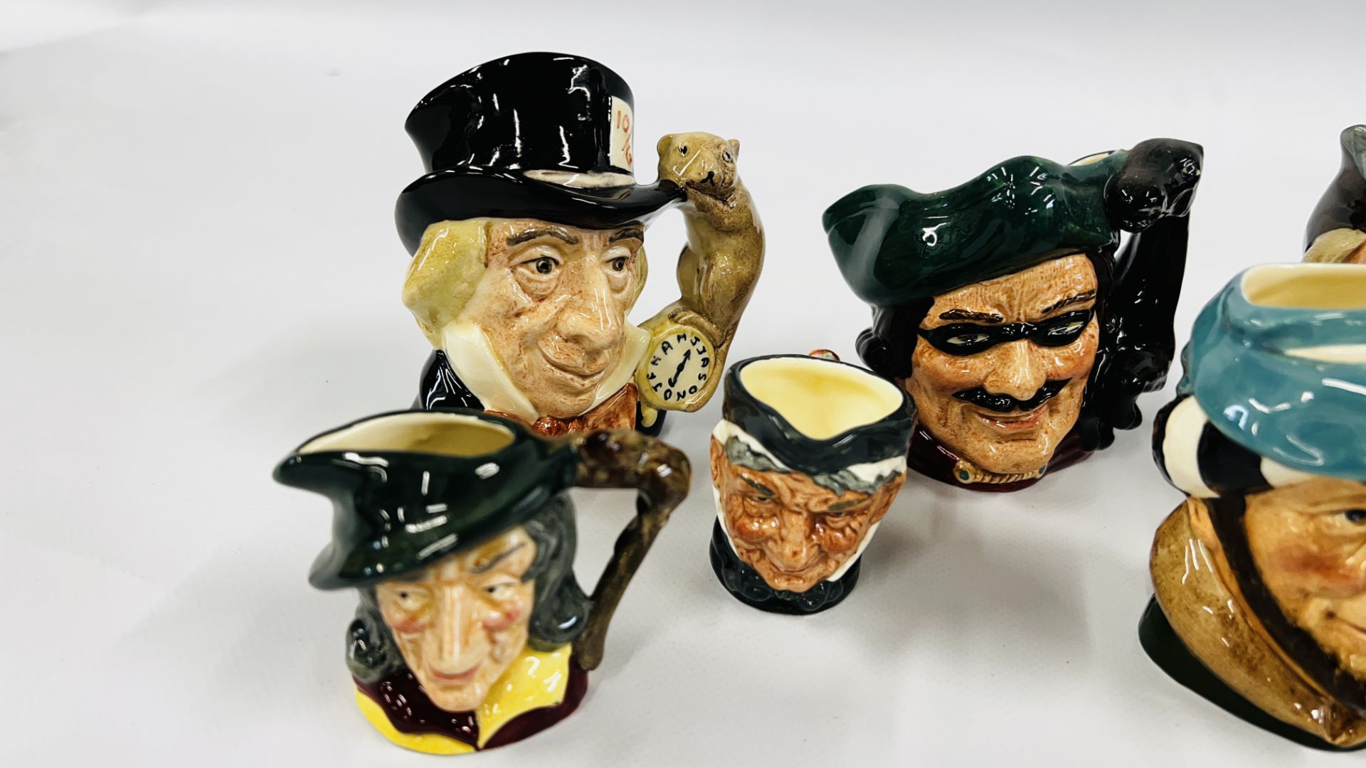 A COLLECTION OF 11 ROYAL DOULTON CHARACTER JUGS OF VARYING SIZES TO INCLUDE MINIATURE EXAMPLES. - Image 7 of 12