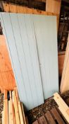 A TIMBER GARDEN GATE HEIGHT 170CM WIDTH 107CM, A PAIR OF BLUE PAINTED TIMBER SHED DOORS - H 188CM,