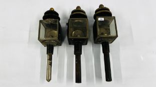 A GROUP OF THREE ANTIQUE CARRIAGE LAMPS WITH BEVELLED GLASS.