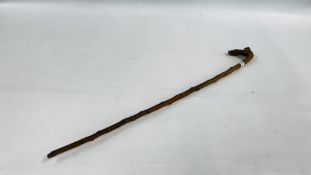 A C19th VINTAGE BRIAR WOOD WALKING STICK THE HANDLE CARVED WITH A GENTLEMAN'S FACE, L 89CM.