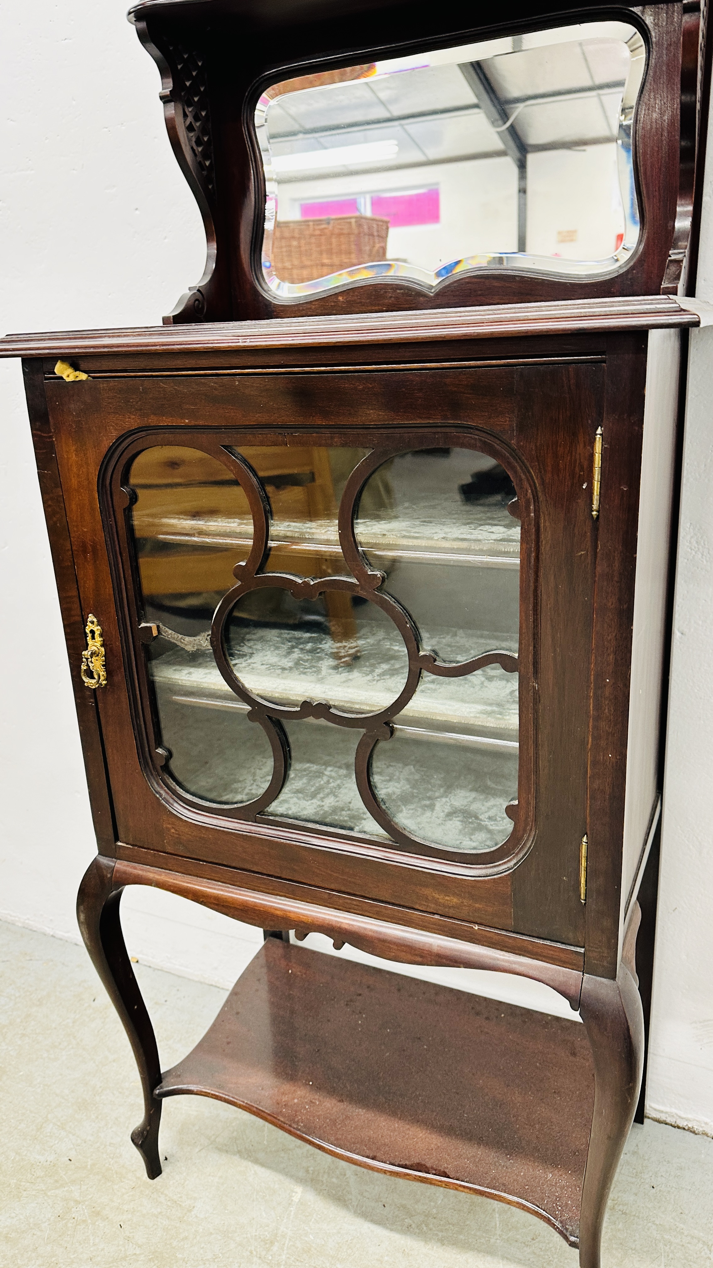 A VICTORIAN MAHOGANY SHEET MUSIC CABINET WITH MIRRORED UPSTAND AND FRETWORK PEDIMENT, - Image 8 of 11