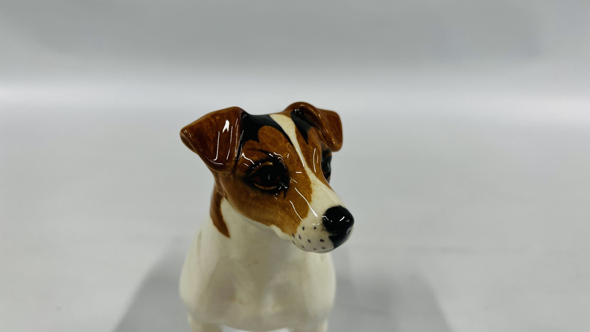 A BESWICK MODEL OF A JACK RUSSELL TERRIER L 15.5CM X H 11. - Image 4 of 14