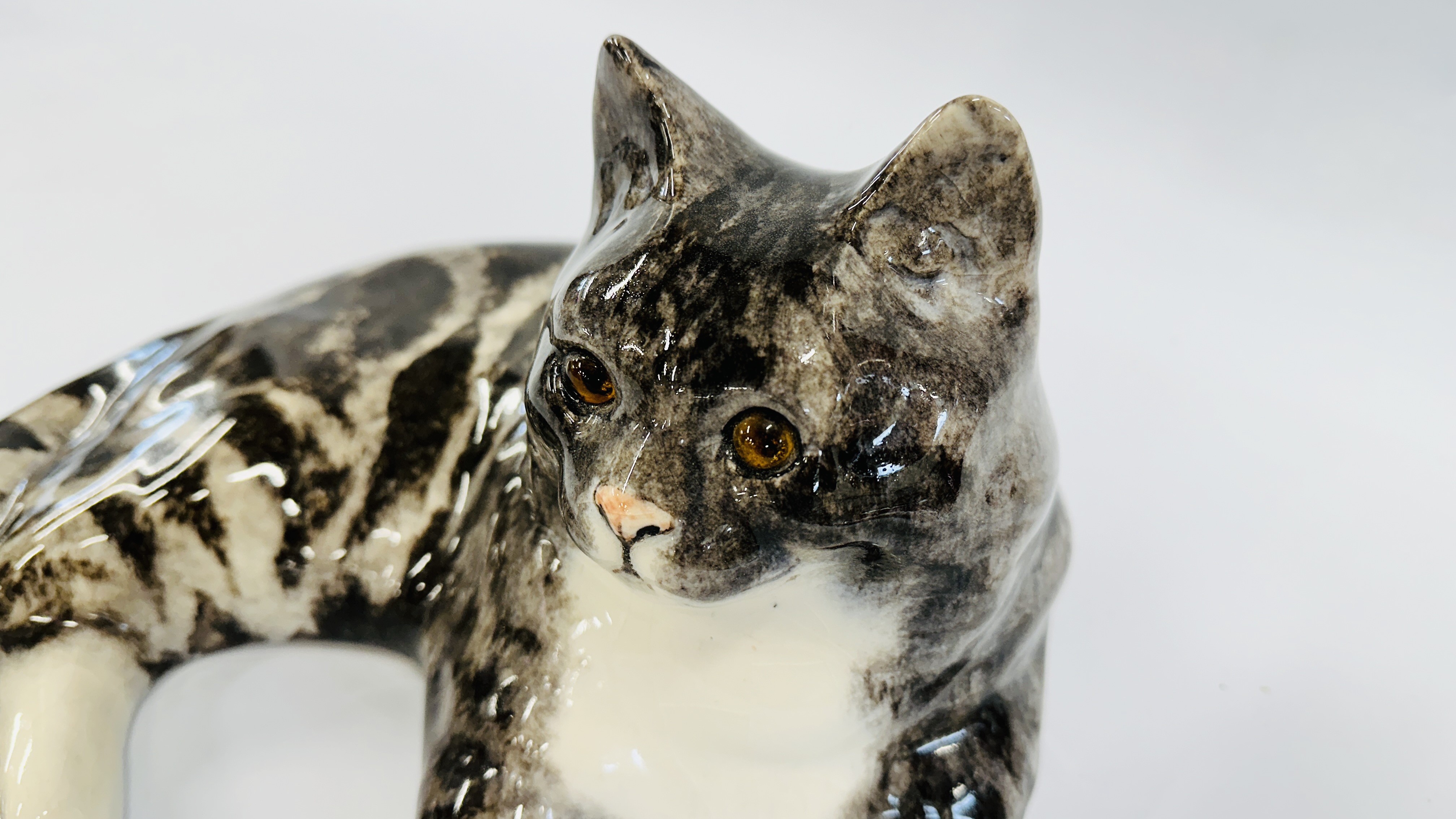 A HANDCRAFTED WINSTANLEY NO. 7 LAYING CAT FIGURE - HEIGHT 19CM, LENGTH 33CM. - Image 2 of 9