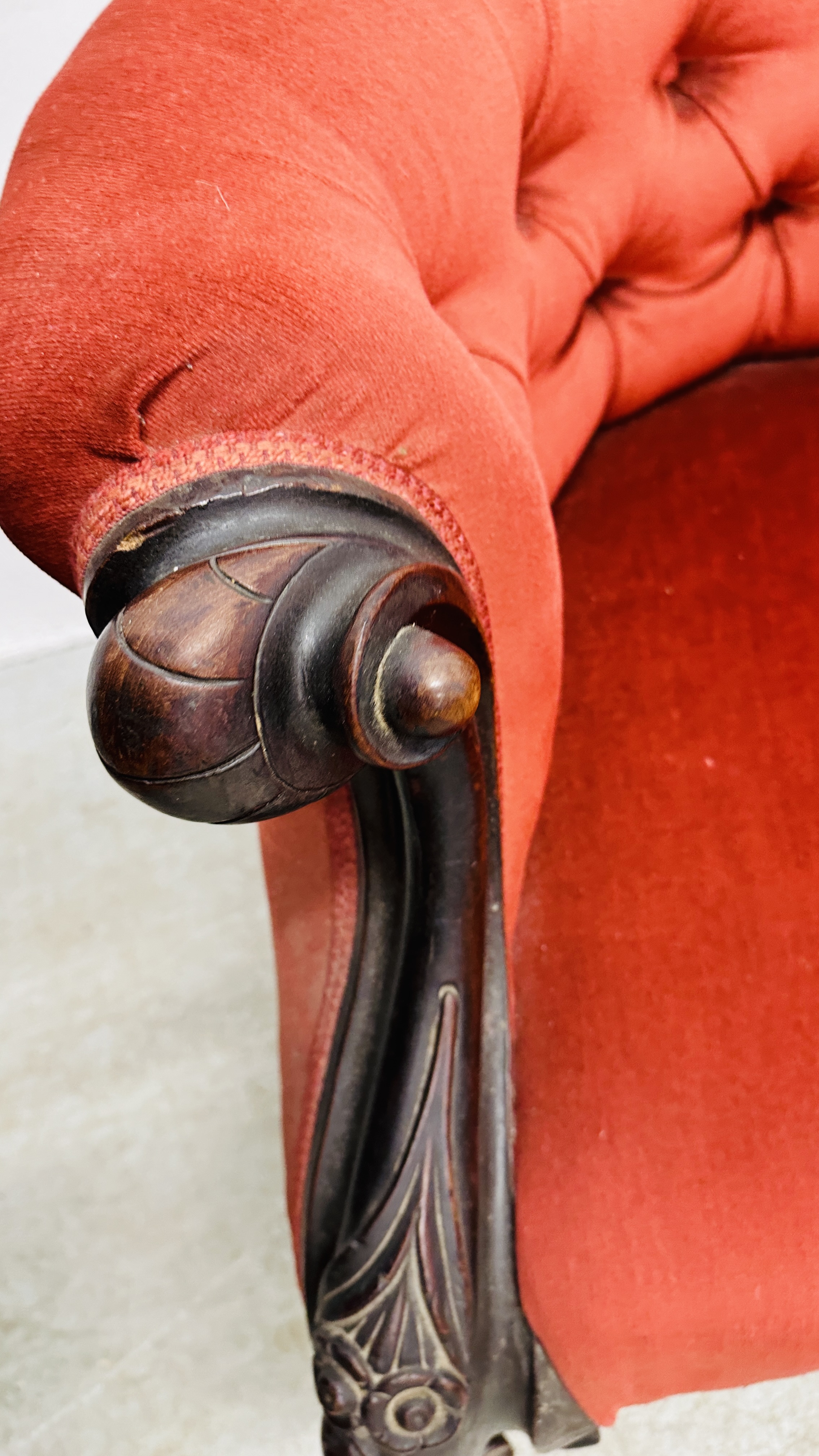 A VICTORIAN MAHOGANY FRAMED HUMP BACK SOFA IN RED BUTTON BACK VELOUR - L 210CM. - Image 11 of 15