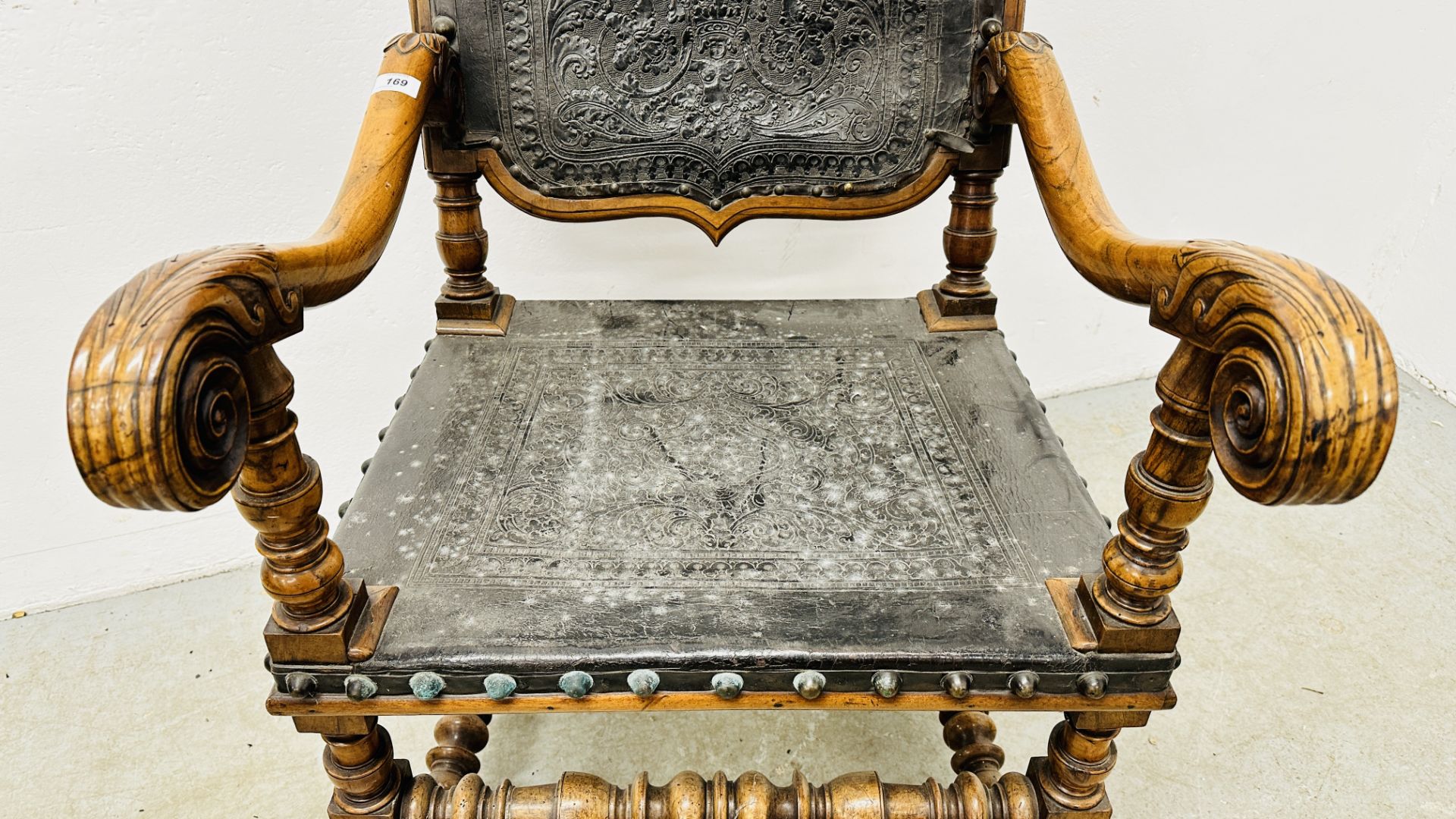 AN IMPRESSIVE SPANISH WALNUT ANTIQUE HIGH BACK ELBOW CHAIR, DETAILED SCROLLED ARMS, - Image 3 of 28