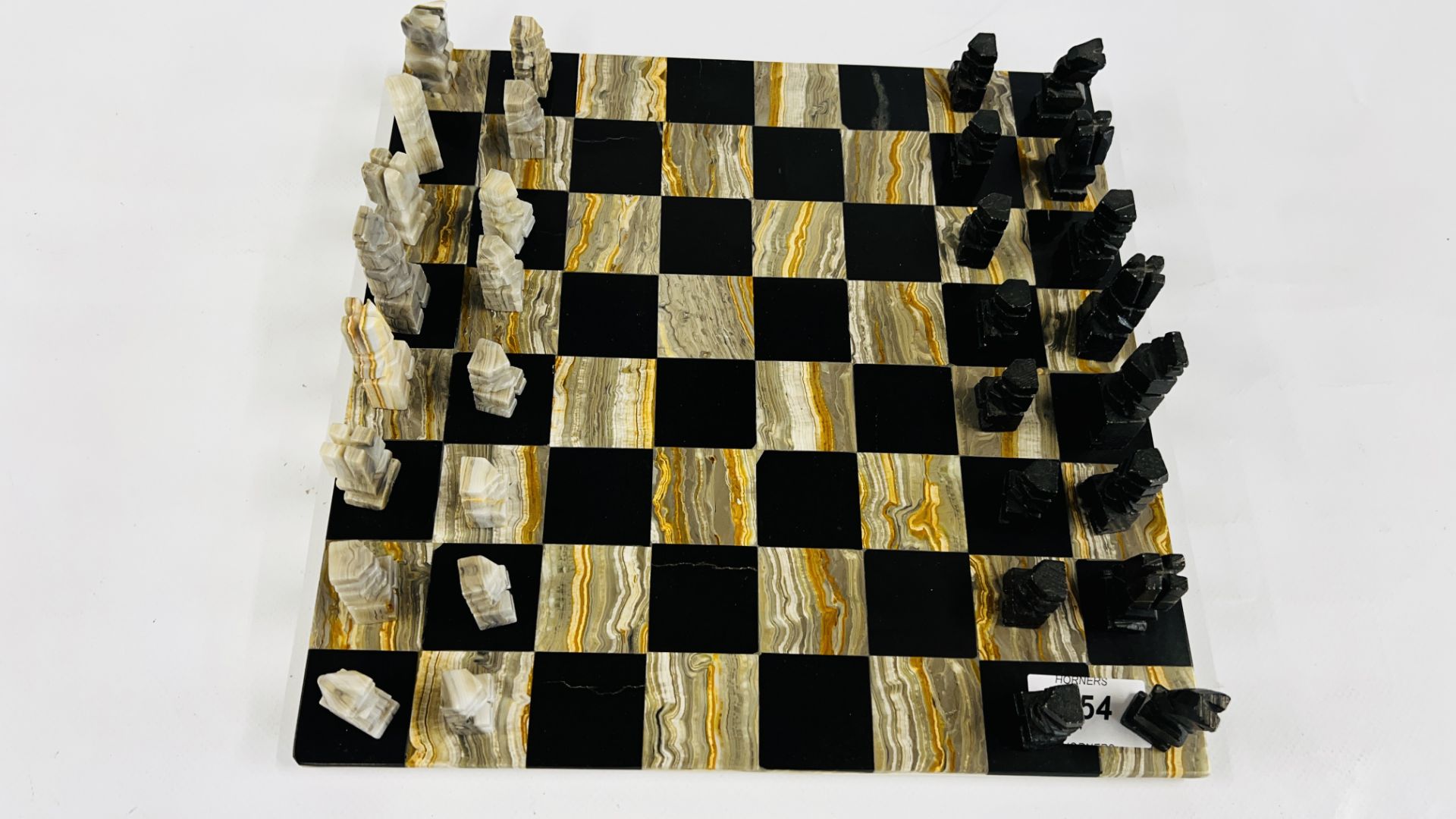 A HARDSTONE CHESS BOARD AND PIECES. - Bild 6 aus 6