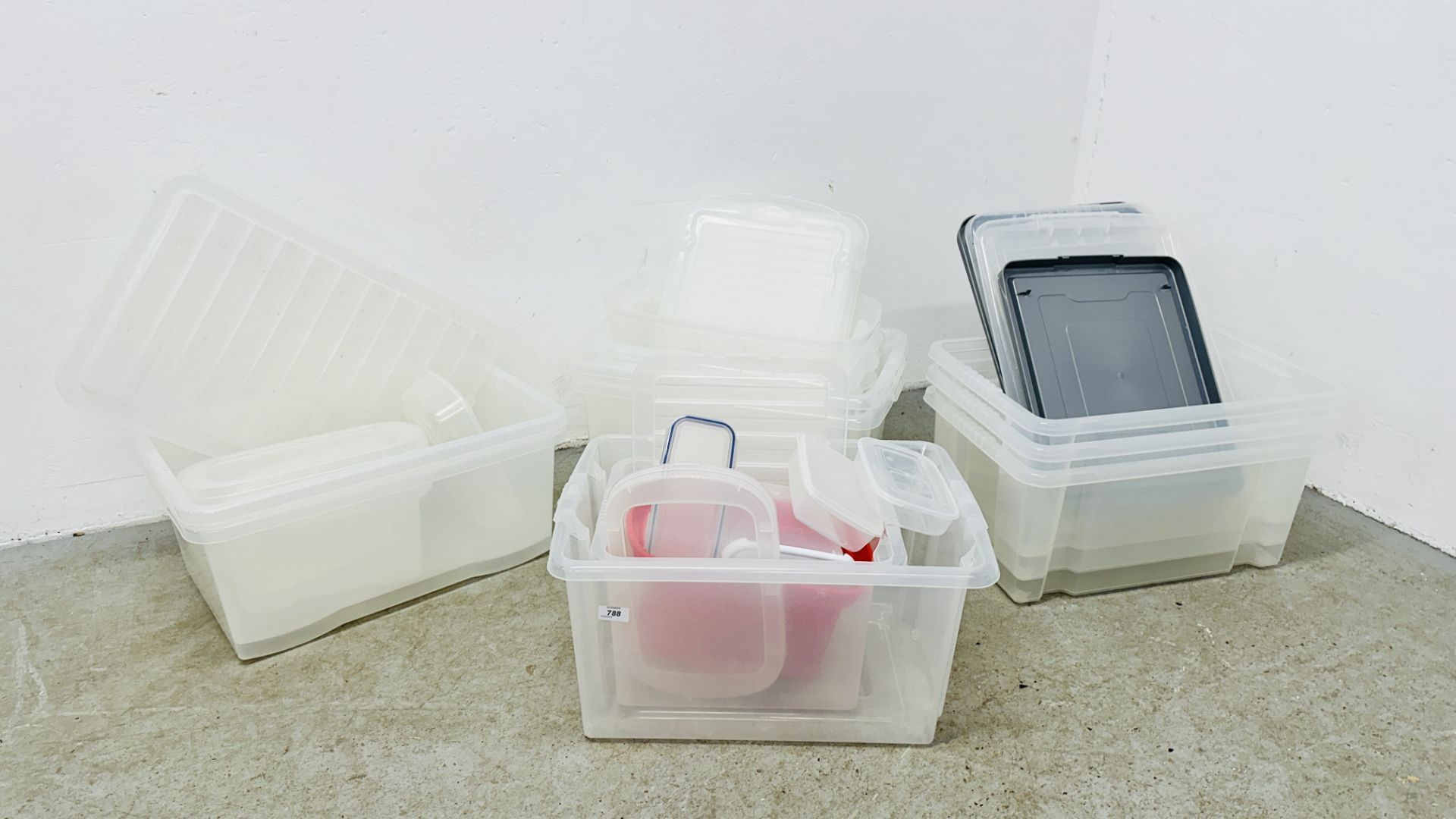 QUANTITY MIXED PLASTIC STORAGE BOXES.