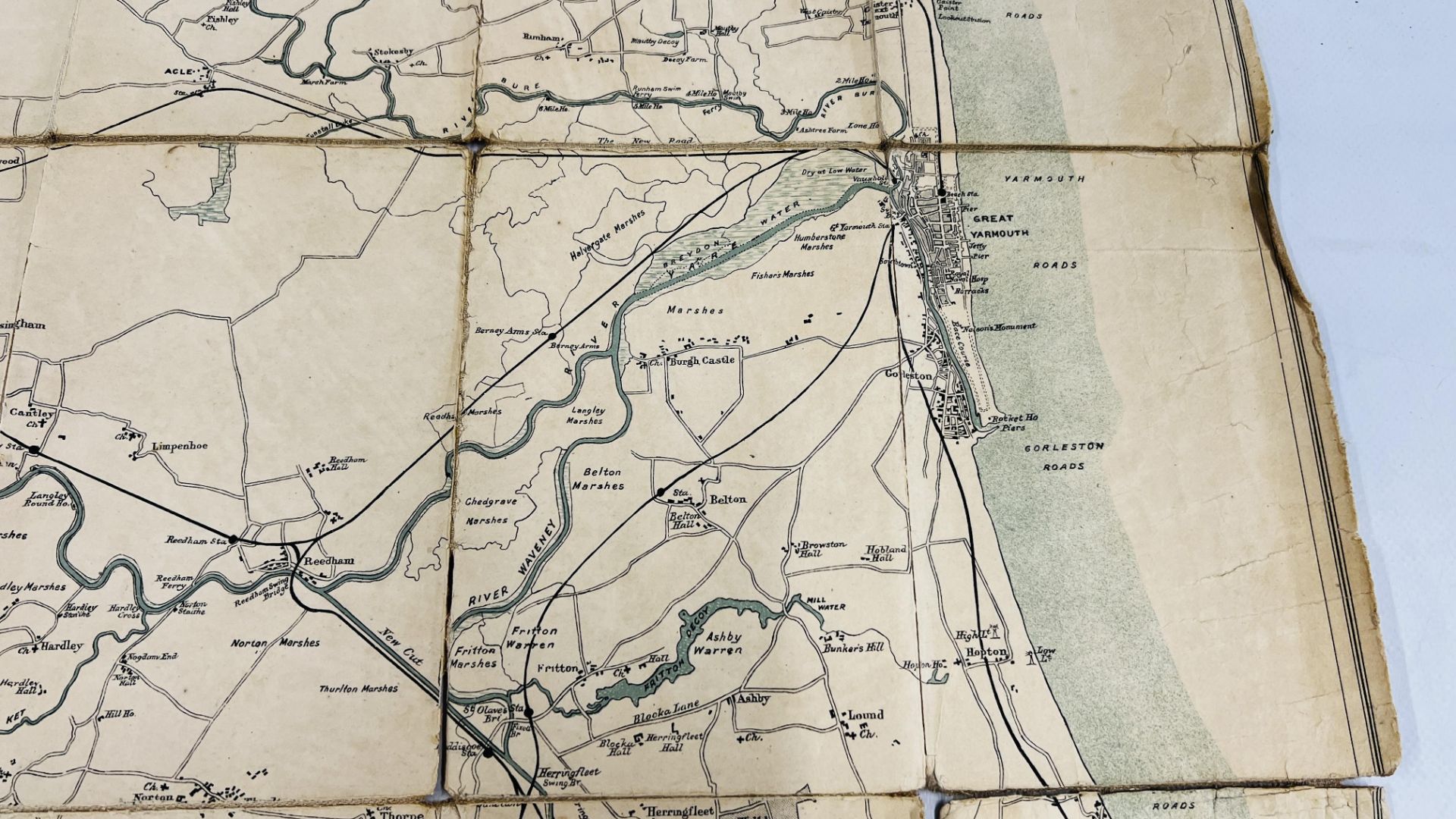 A VINTAGE MAP MARKED "JARROLDS" MAP OF THE RIVERS AND BROADS OF NORFOLK AND SUFFOLK MOUNTED ON A - Image 8 of 17