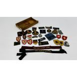 A WOODEN TRAY CONTAINING A COLLECTION OF CLOTH BADGES TO INCLUDE MINISTRY OF DEFENCE, N.