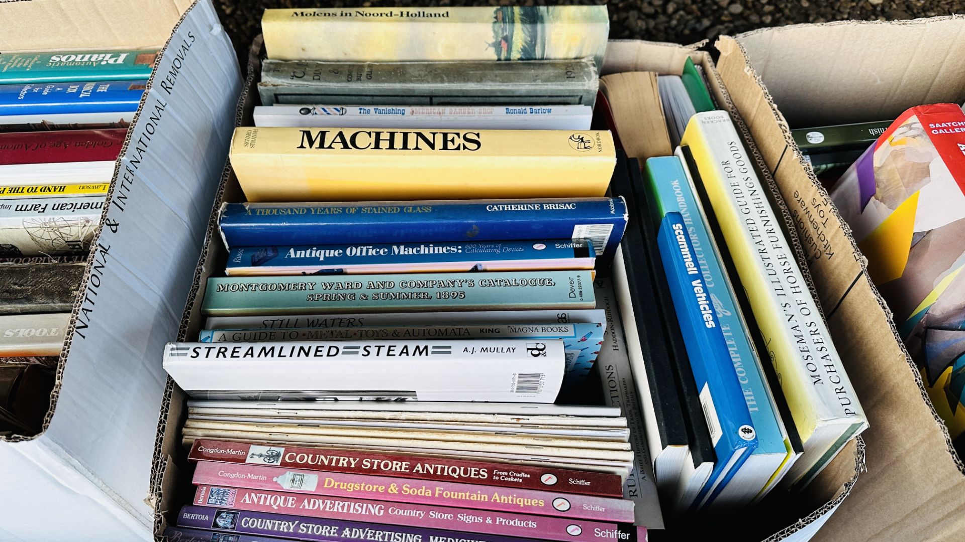 EIGHT BOXES OF MIXED BOOKS INCLUDING MACHINES, COLLECTING, ANTIQUES, GARDENING, REFERENCE, MUSICAL, - Image 5 of 9