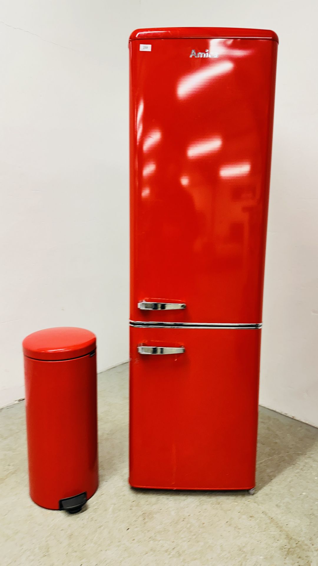 RETRO STYLE AMICA RED FINISH FRIDGE FREEZER + RED PEDAL BIN - SOLD AS SEEN. - Bild 2 aus 10