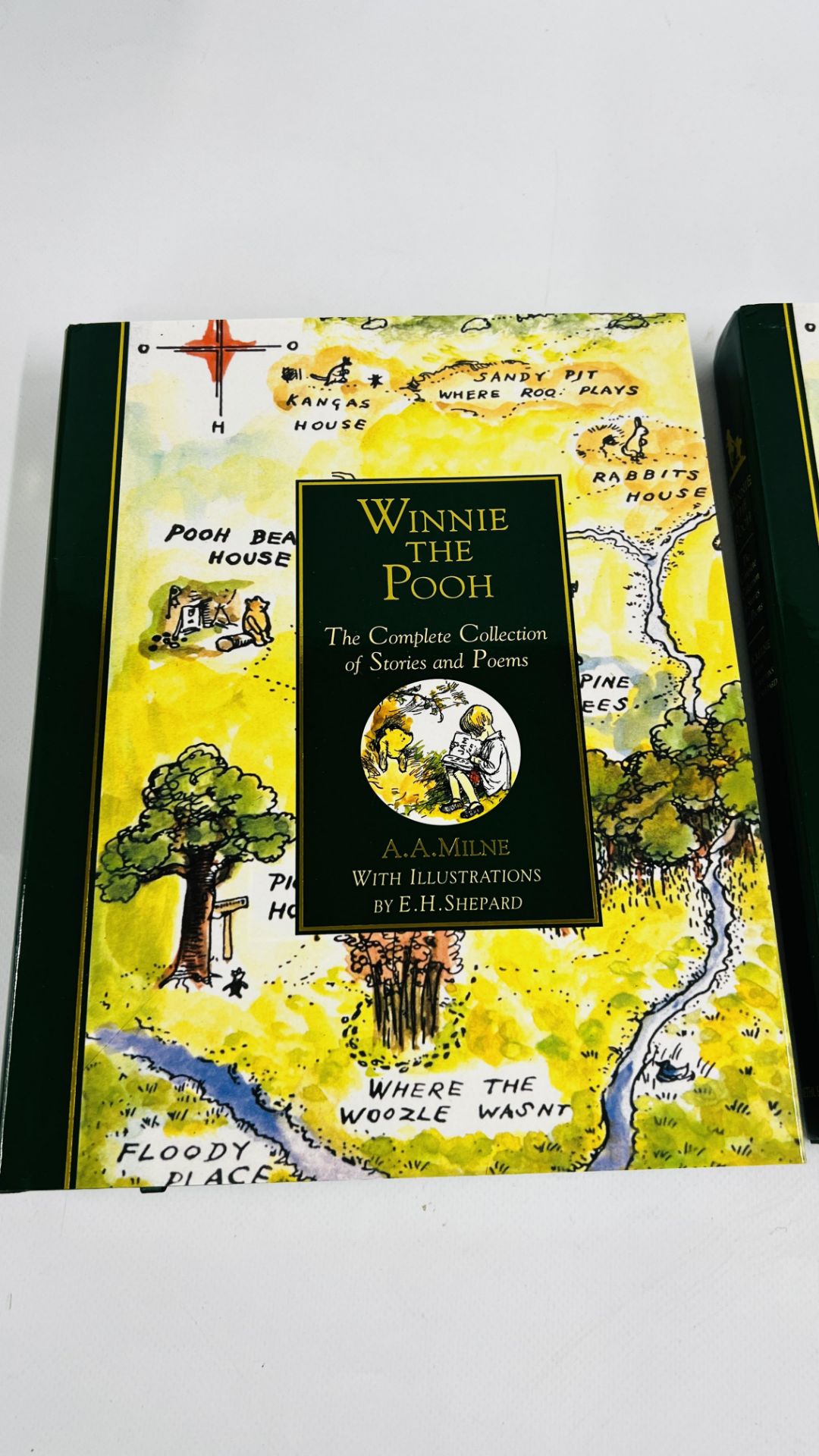 2 X HARDBACK COPIES OF "WINNIE THE POOH" THE COMPLETE COLLECTION OF STORIES AND POEMS A.A. - Bild 4 aus 4