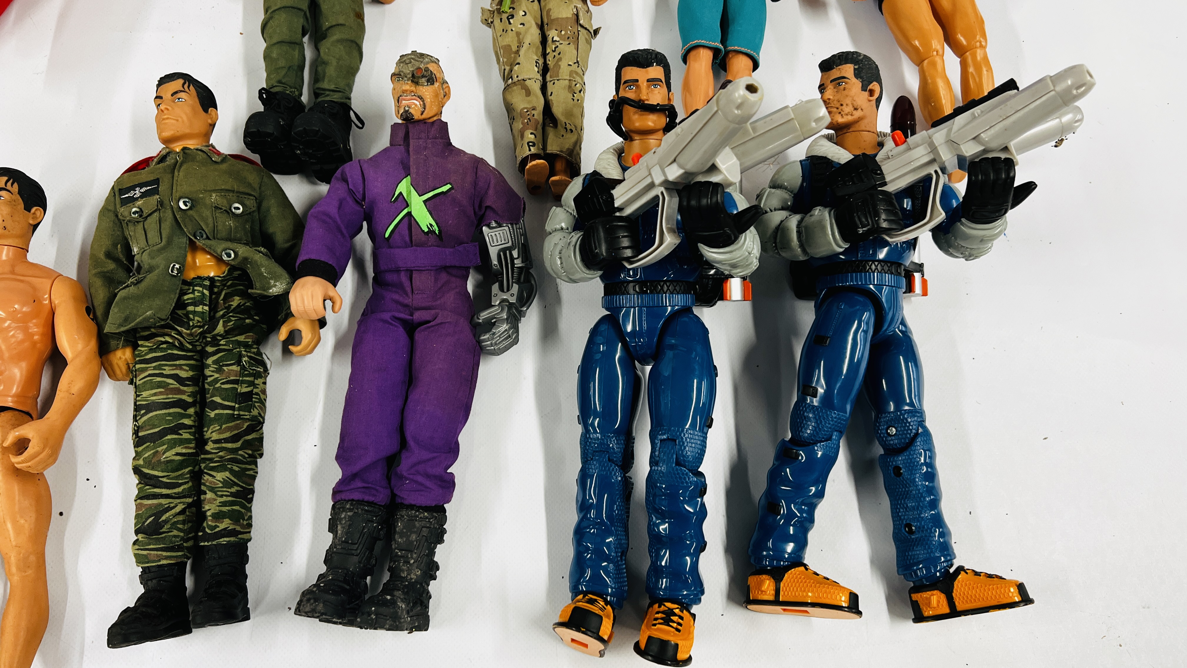 A BOX CONTAINING A GROUP OF 16 ASSORTED ACTION MAN FIGURES IN VARIOUS OUTFITS. - Image 2 of 8