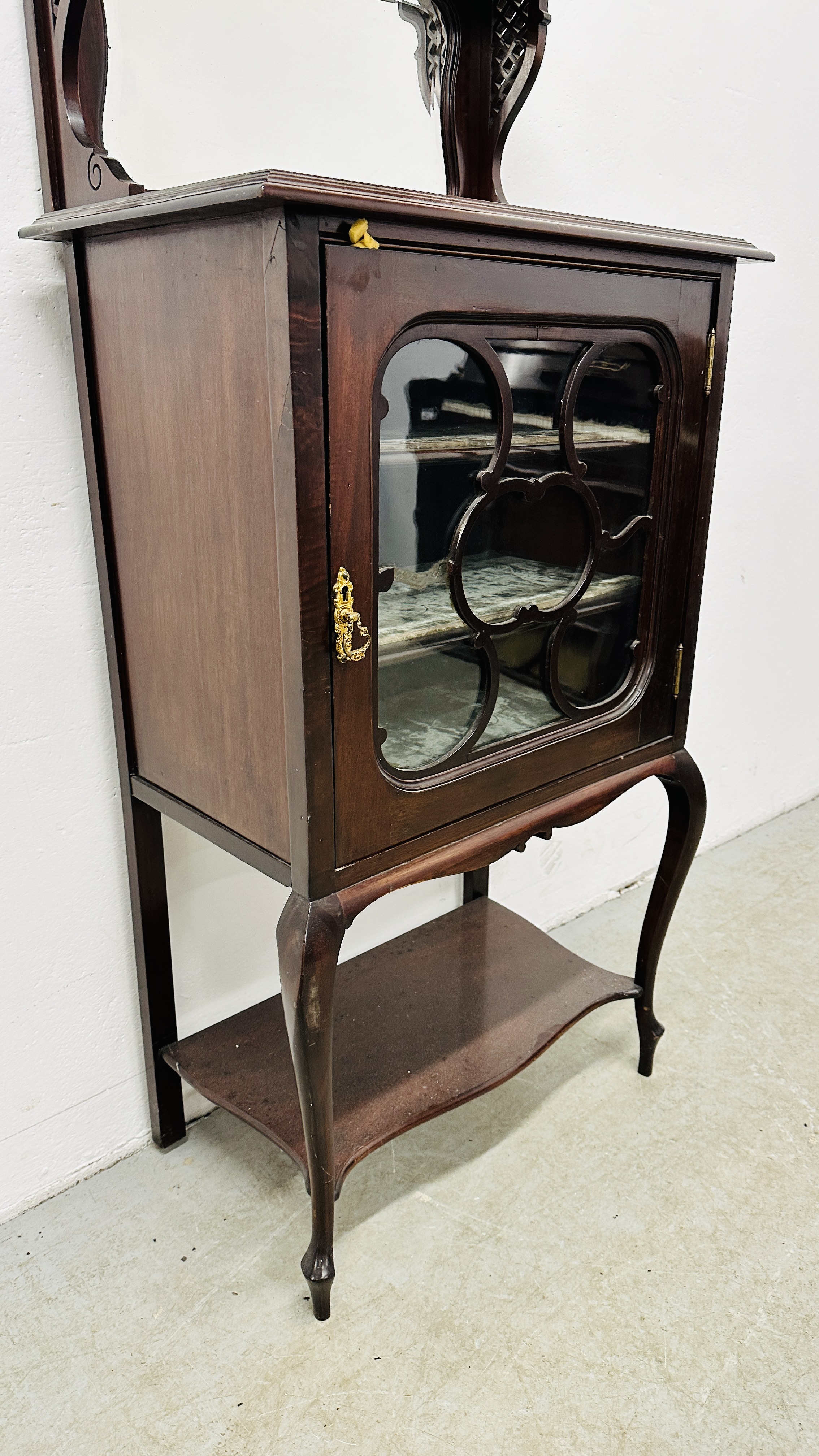 A VICTORIAN MAHOGANY SHEET MUSIC CABINET WITH MIRRORED UPSTAND AND FRETWORK PEDIMENT, - Image 9 of 11
