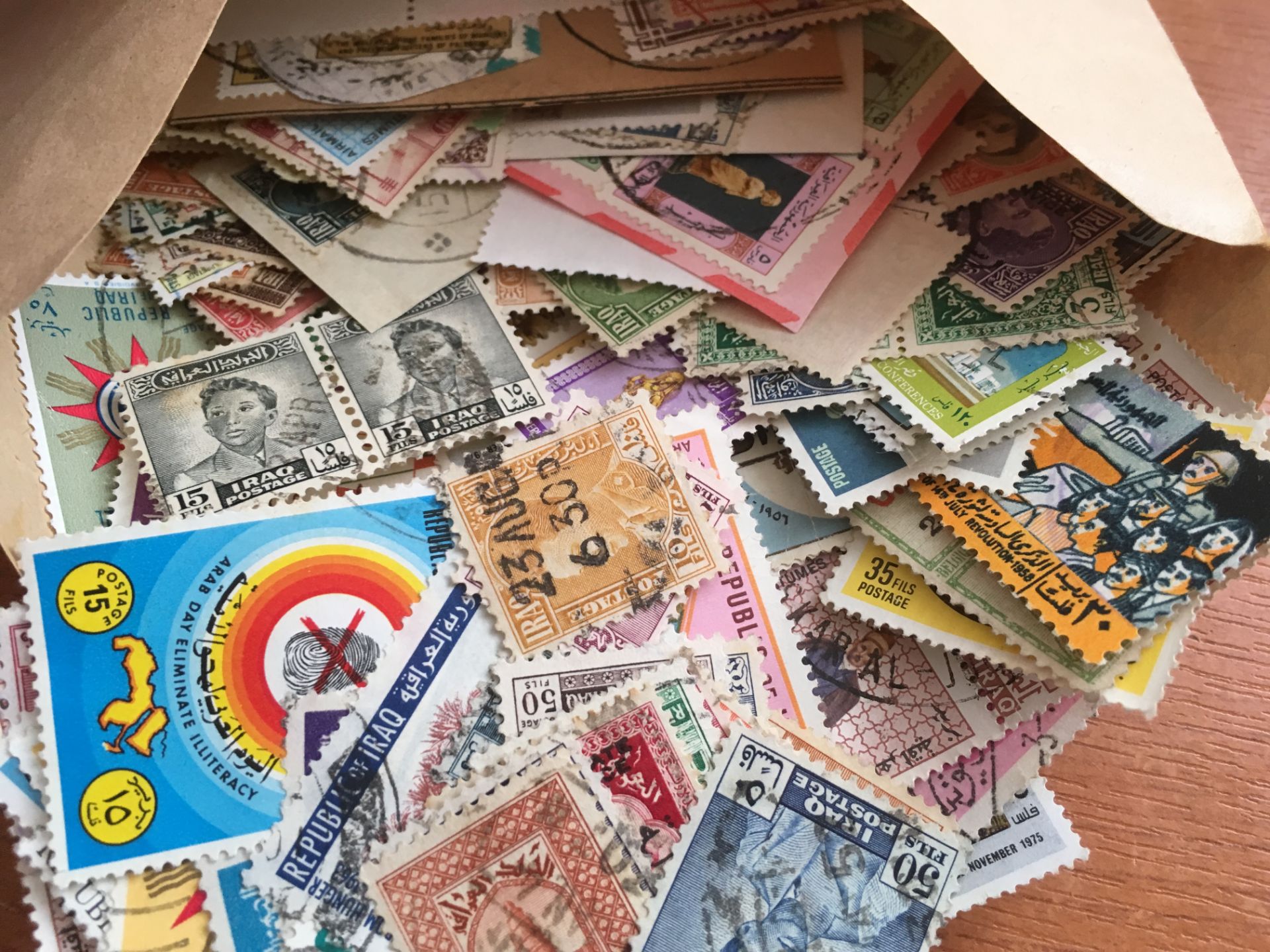 STAMPS: METAL FILING DRAWER WITH FOREIGN SORTED INTO ENVELOPES BY COUNTRIES. - Image 6 of 8